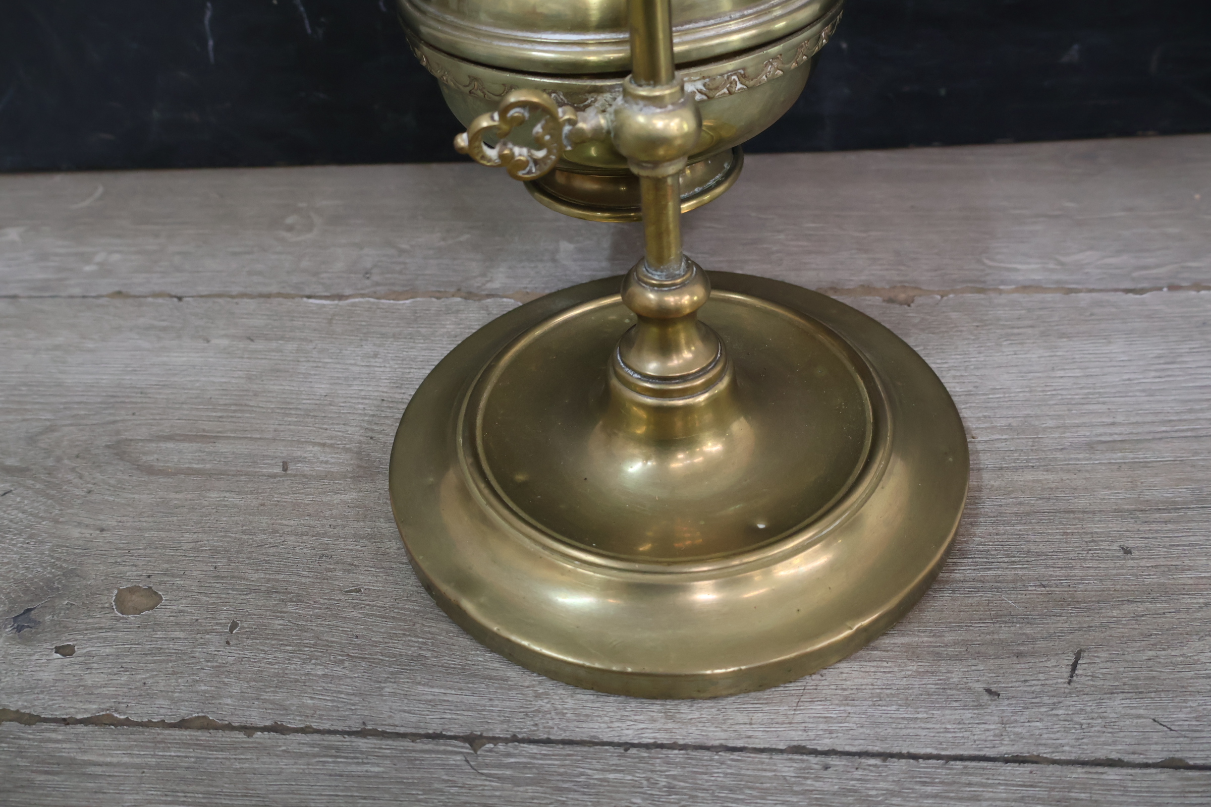 Antieke koperen olielamp – foto 6 – kavel bij GSD Auctions, Zoeterwoude