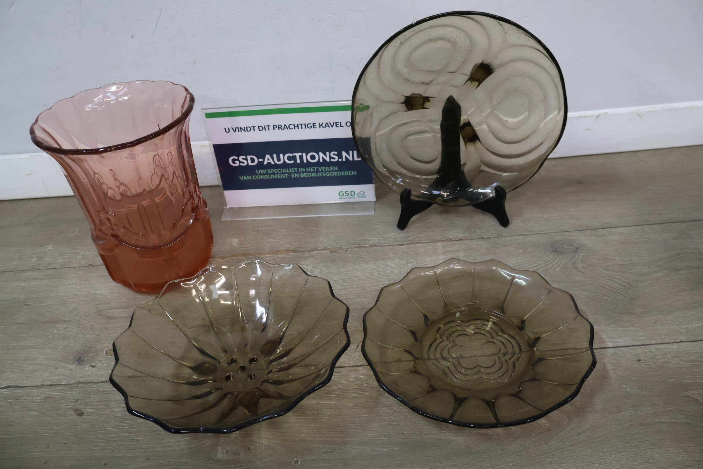 Set van gekleurd glaswerk – foto 2 – kavel bij GSD Auctions, Zoeterwoude