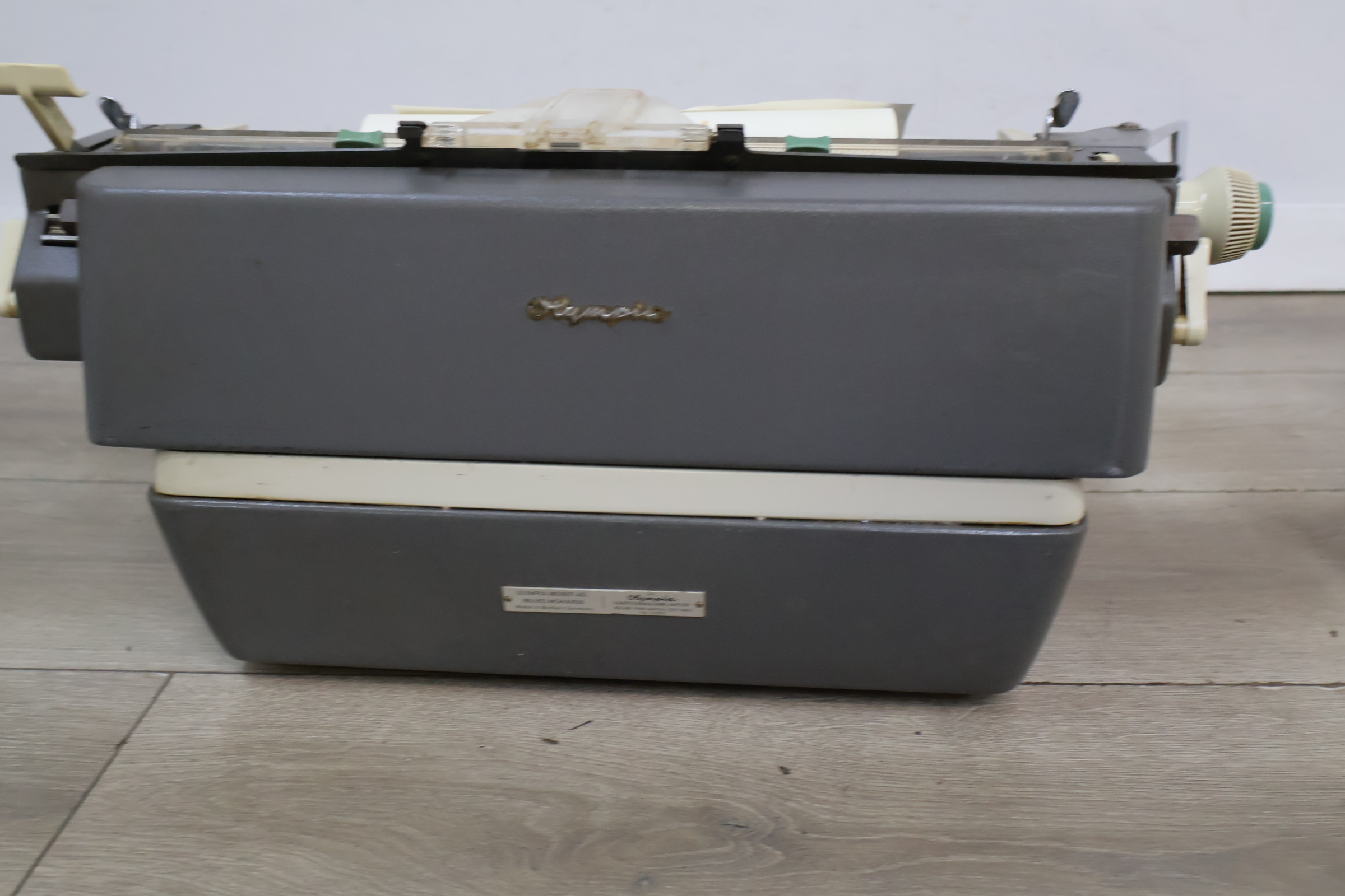Olympia typemachine – foto 8 – kavel bij GSD Auctions, Zoeterwoude