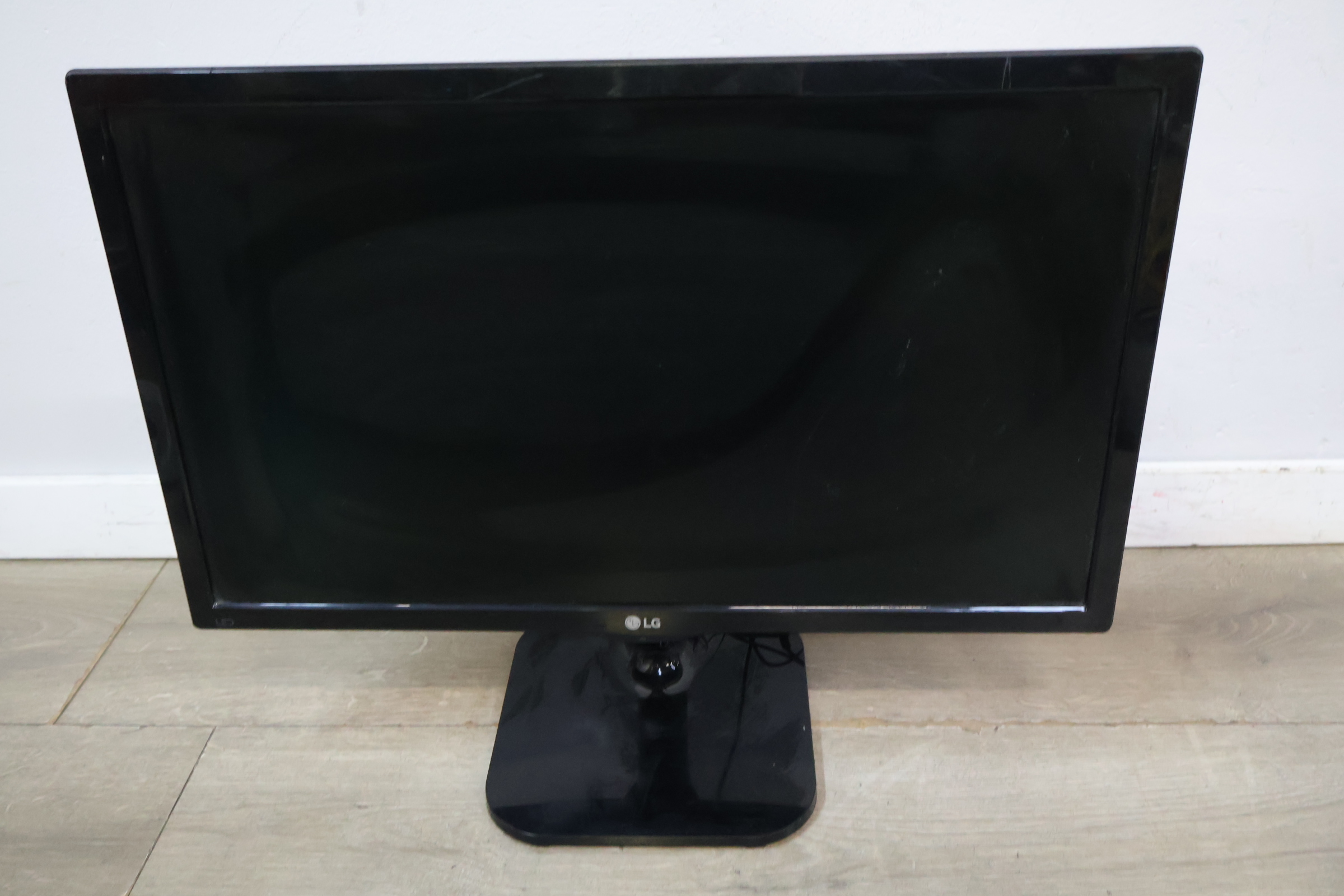 LG LED scherm – foto 3 – kavel bij GSD Auctions, Zoeterwoude
