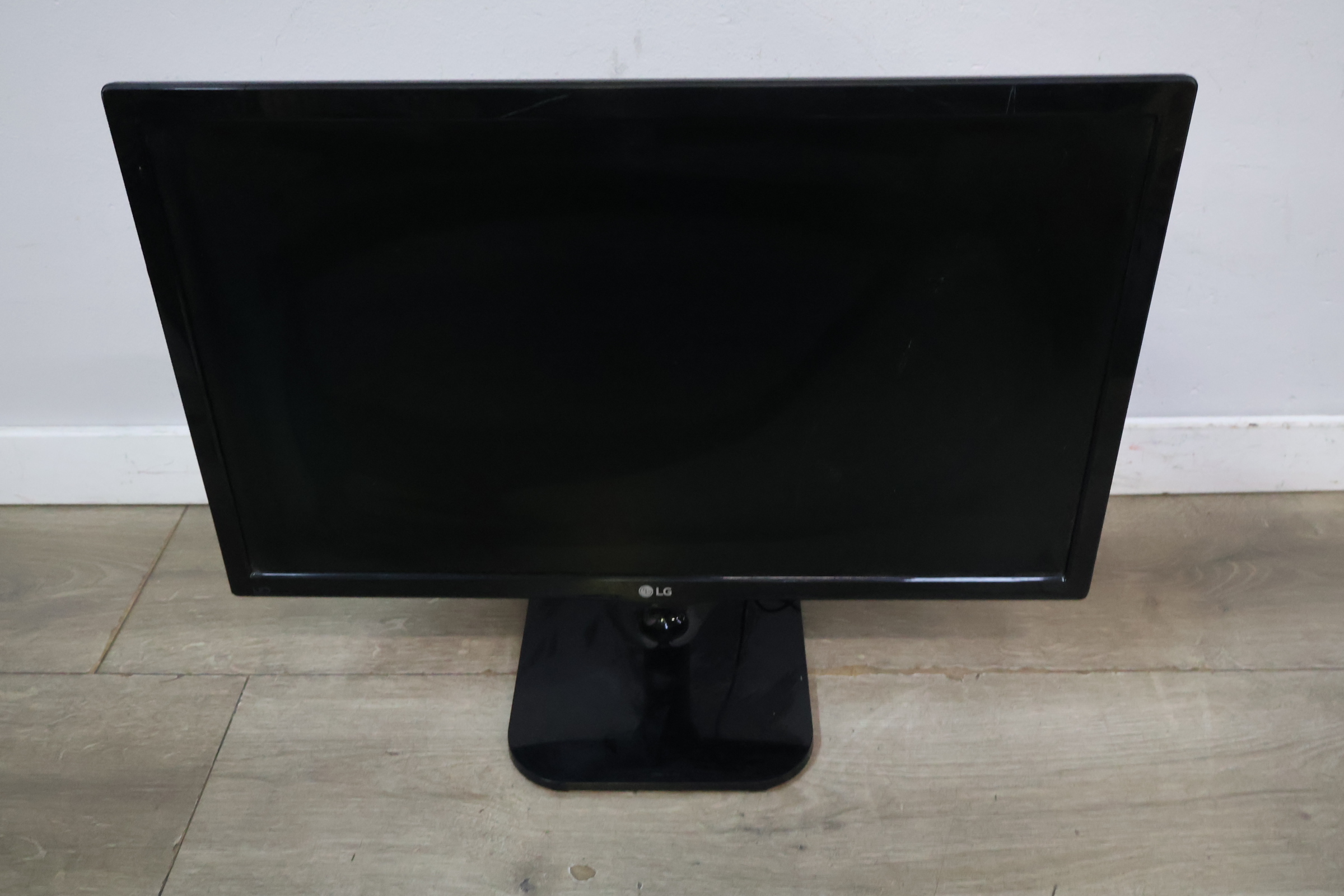LG LED scherm – foto 4 – kavel bij GSD Auctions, Zoeterwoude