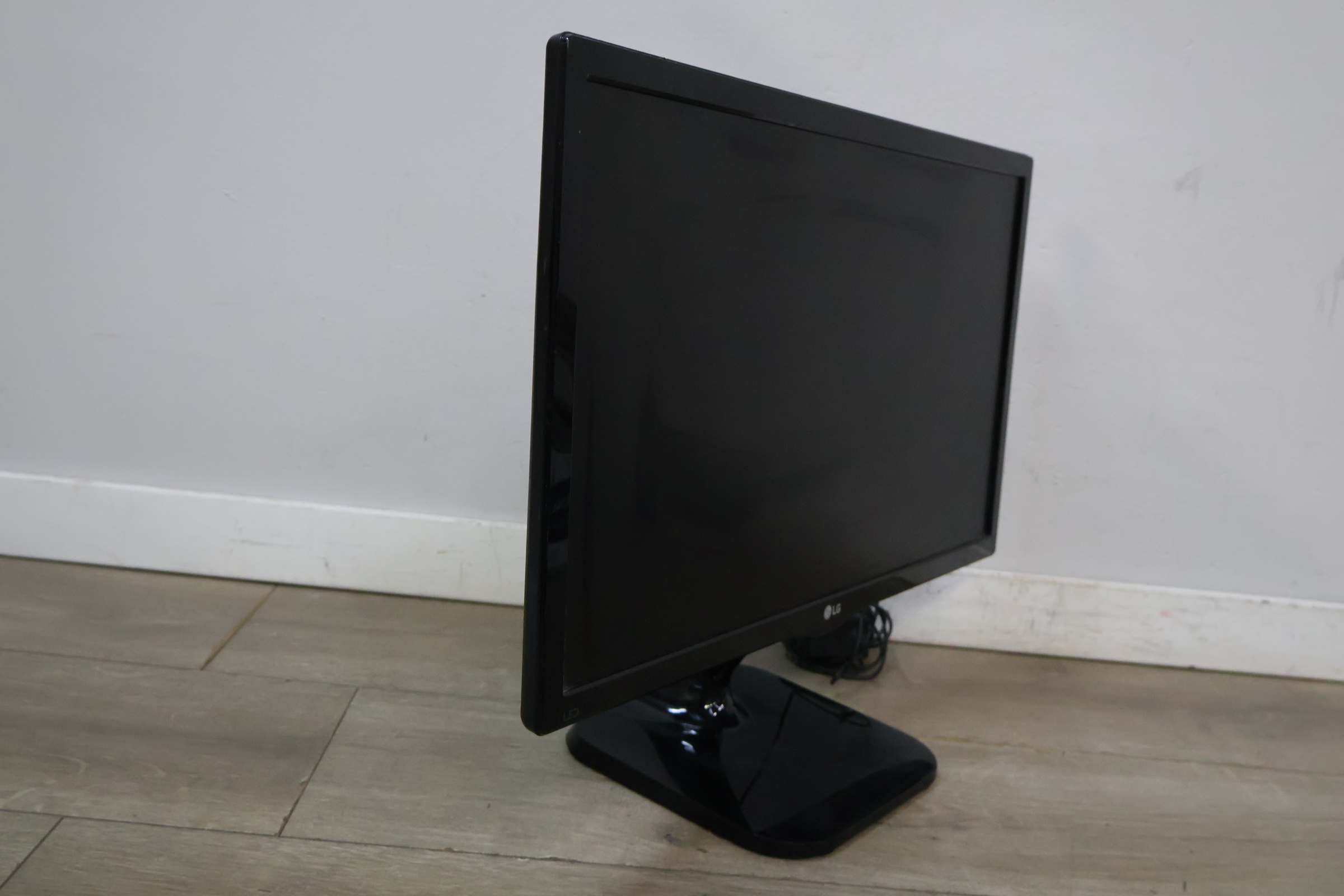 LG LED scherm – foto 7 – kavel bij GSD Auctions, Zoeterwoude