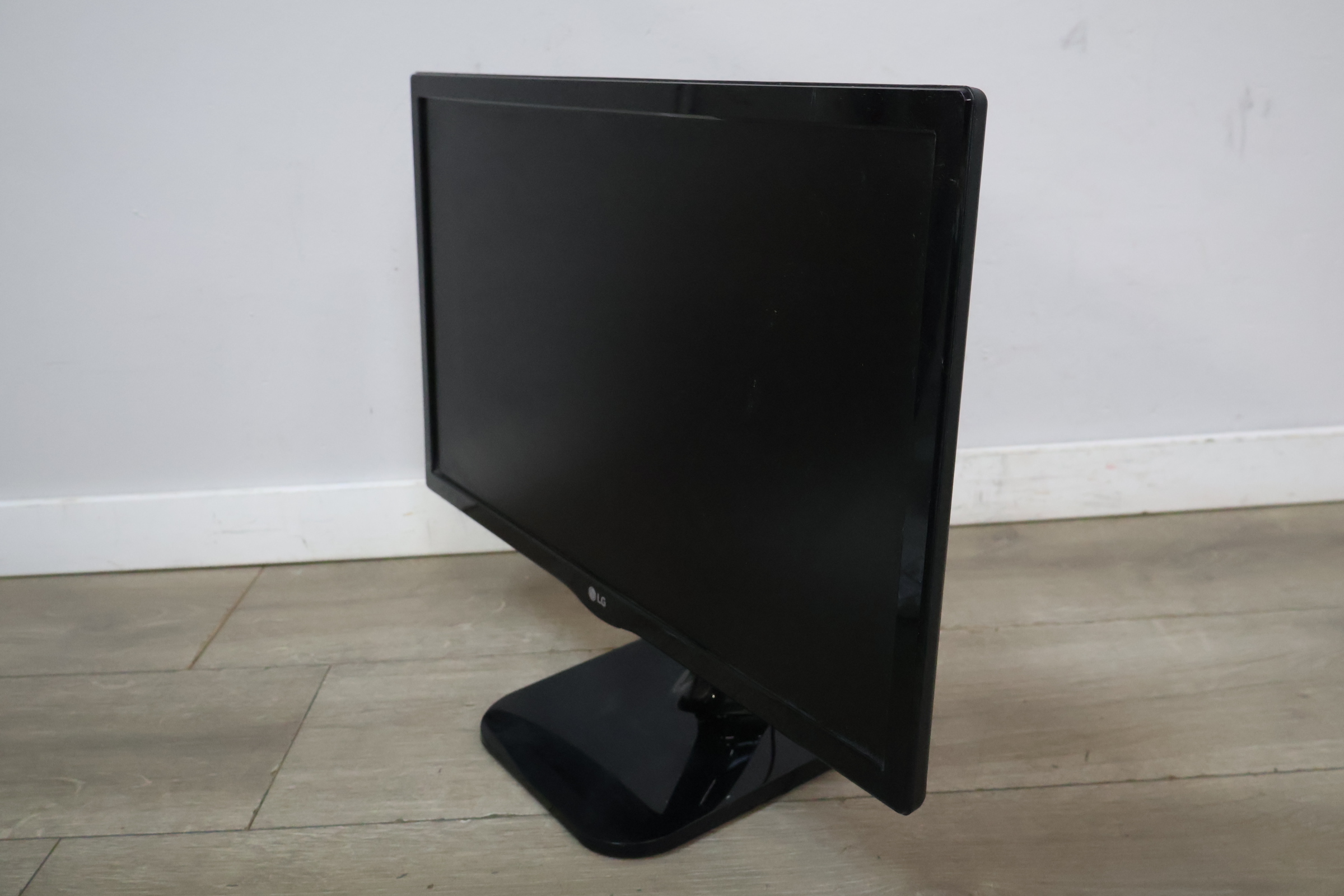 LG LED scherm – foto 9 – kavel bij GSD Auctions, Zoeterwoude