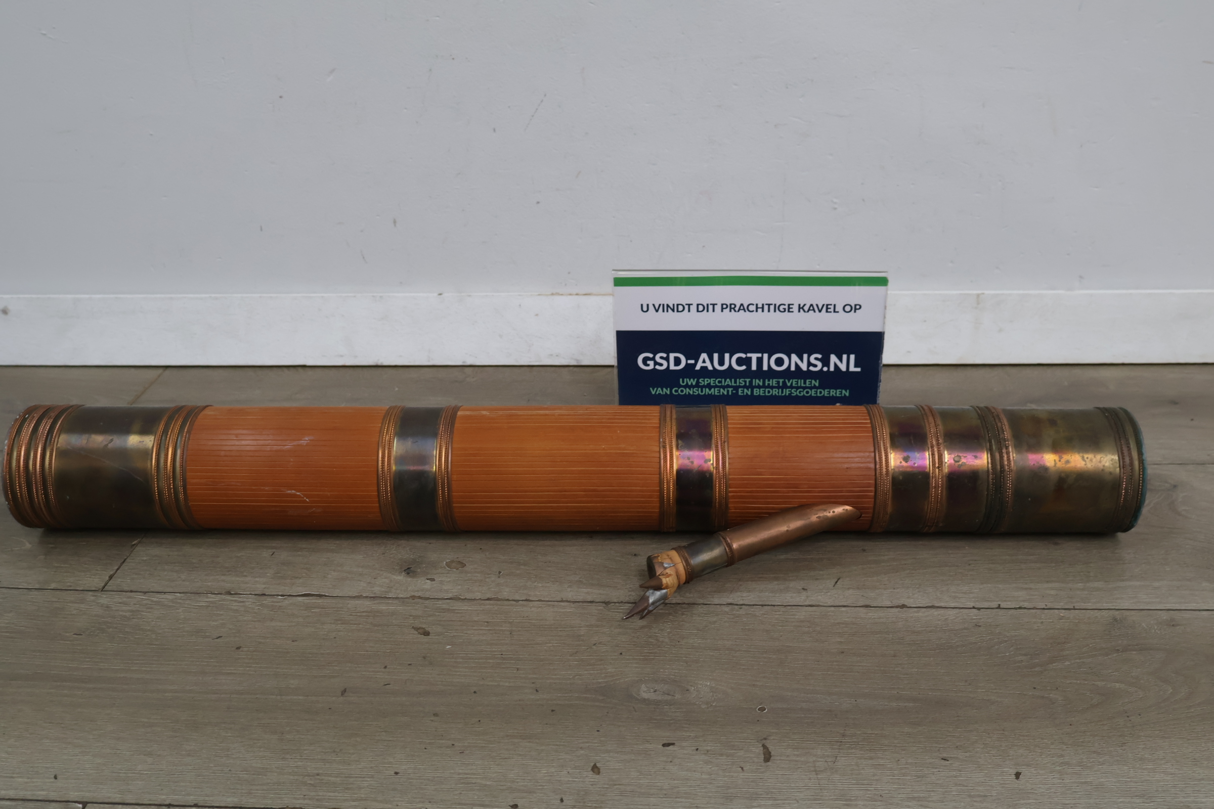 Houten bamboe waterpijp met messing accenten – foto 2 – kavel bij GSD Auctions, Zoeterwoude