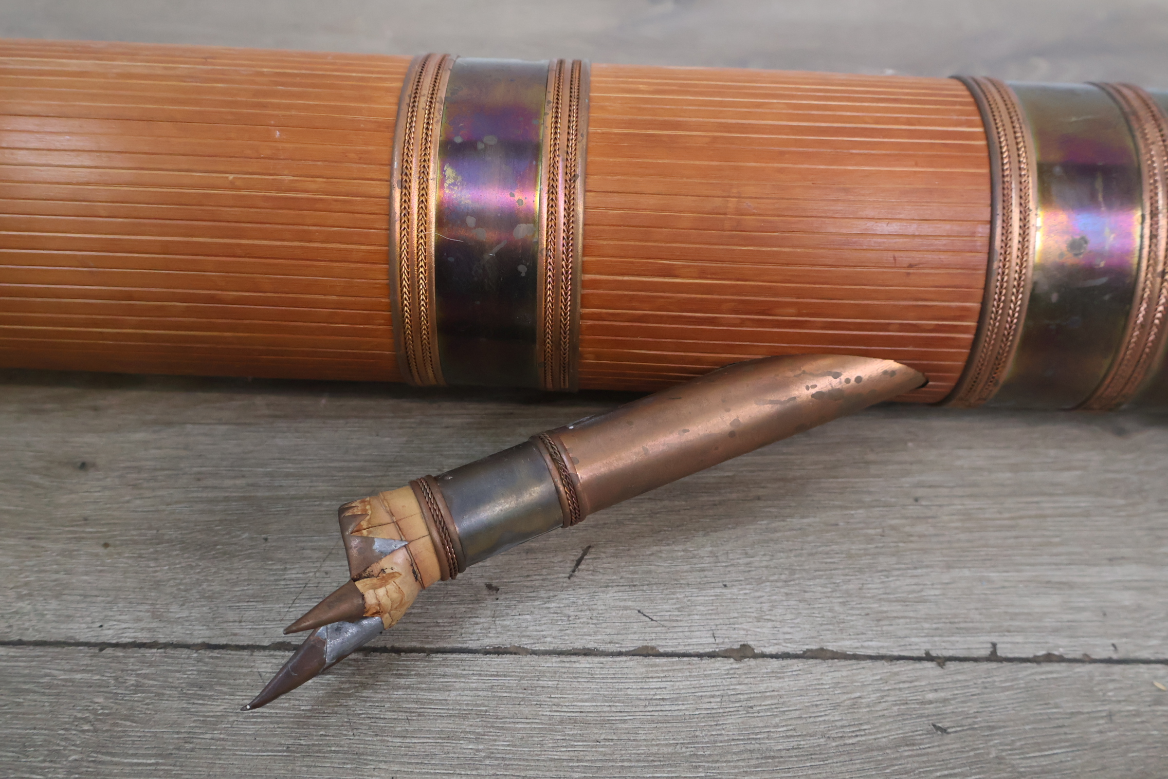 Houten bamboe waterpijp met messing accenten – foto 7 – kavel bij GSD Auctions, Zoeterwoude