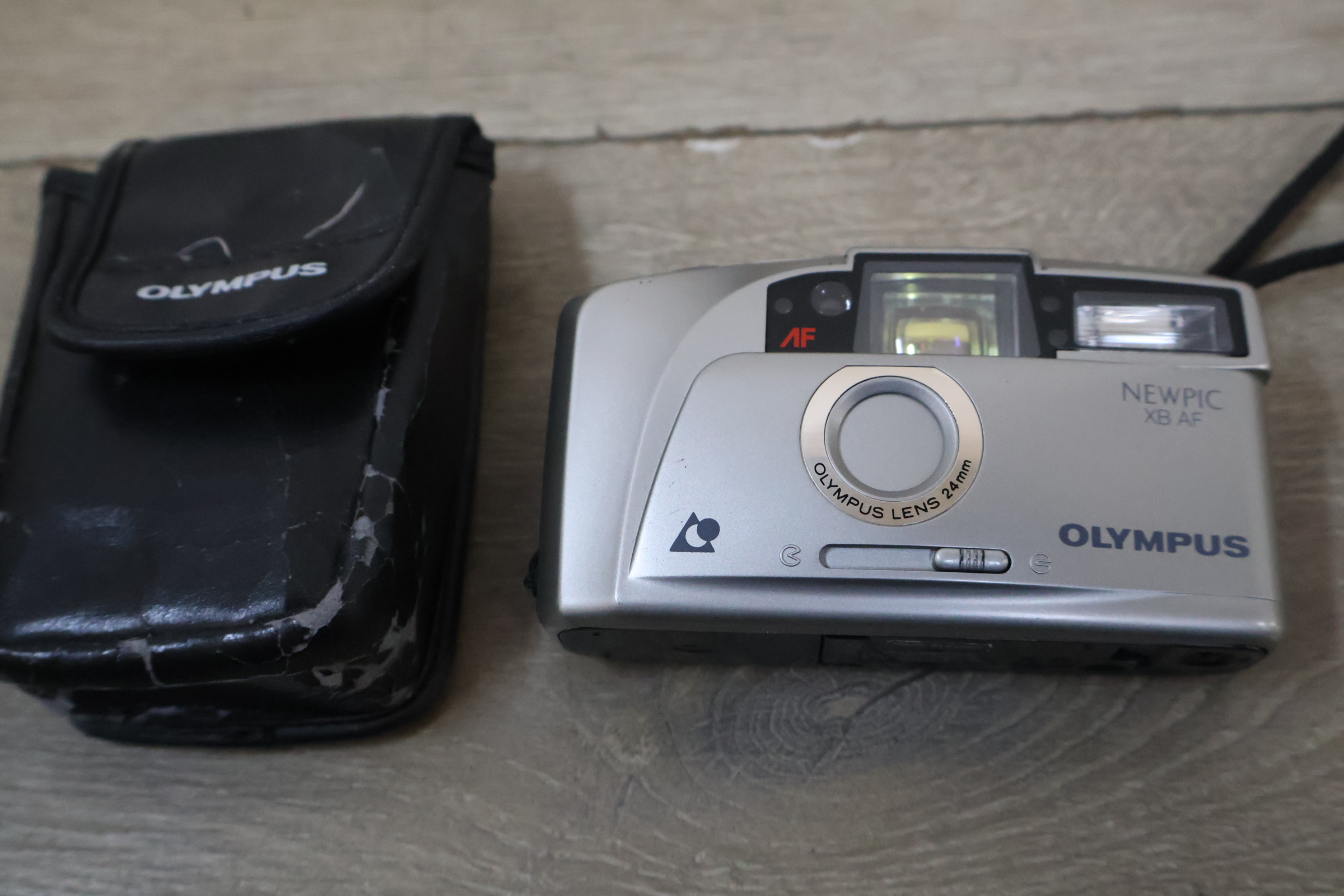 Olympus en Sony camera's met tassen en verrekijker – foto 5 – kavel bij GSD Auctions, Zoeterwoude