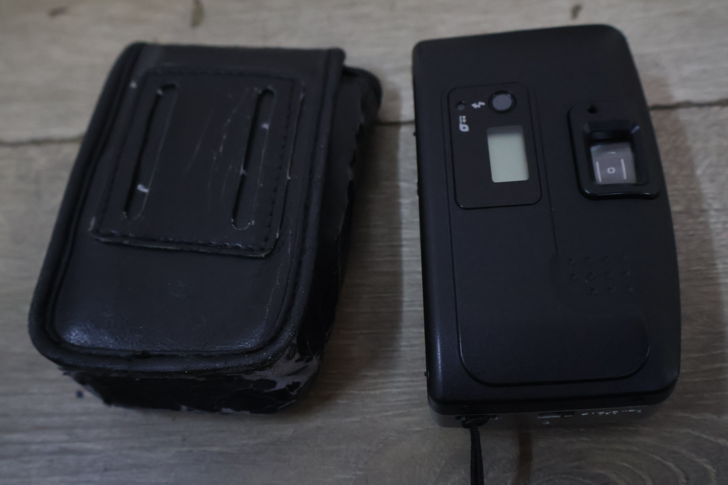 Olympus en Sony camera's met tassen en verrekijker – foto 6 – kavel bij GSD Auctions, Zoeterwoude