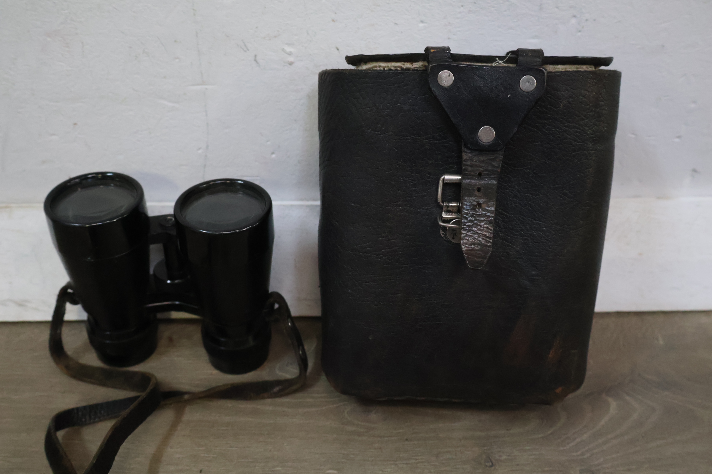 Olympus en Sony camera's met tassen en verrekijker – foto 7 – kavel bij GSD Auctions, Zoeterwoude