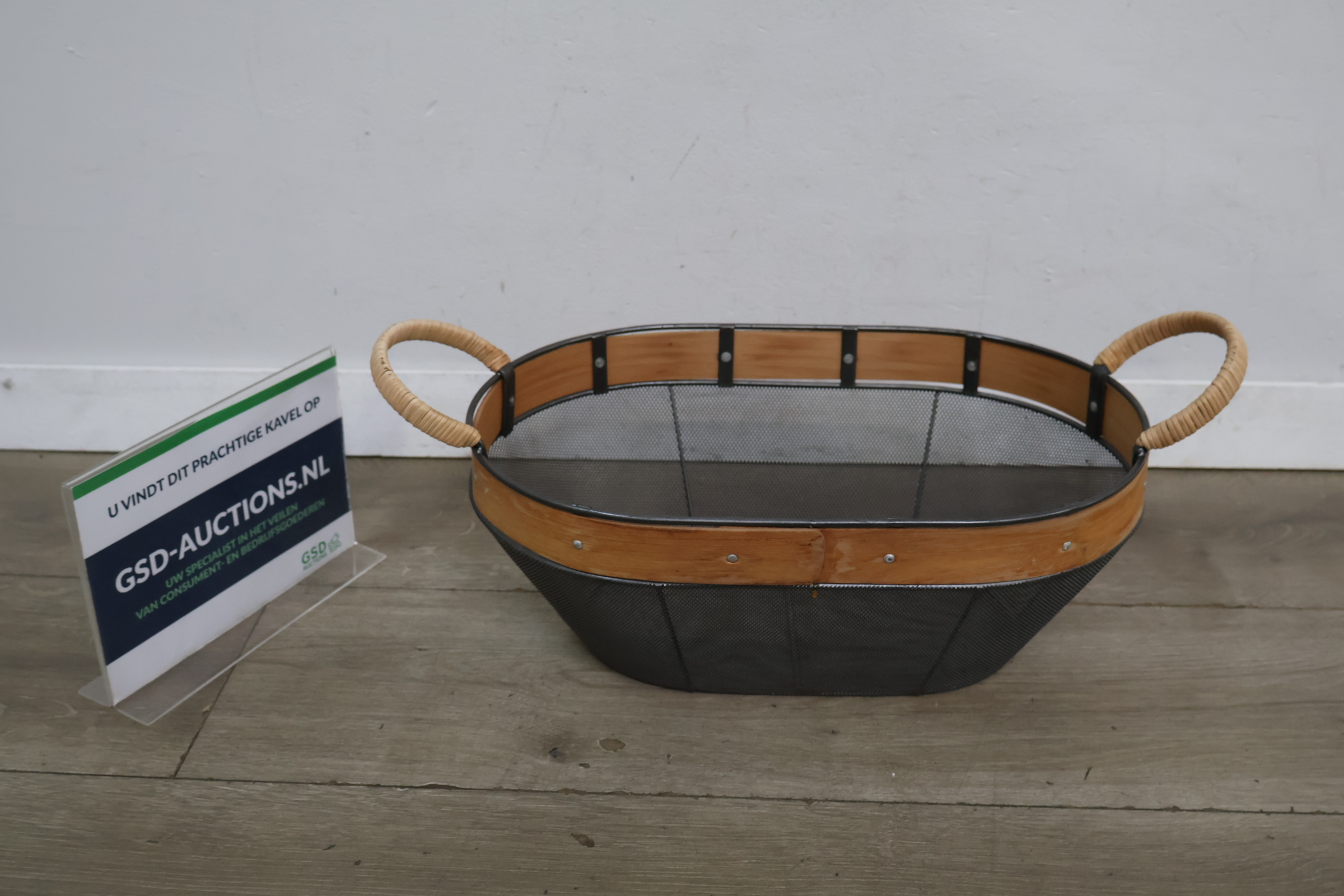 Metalen,houten opbergmand/zeef – foto 2 – kavel bij GSD Auctions, Zoeterwoude