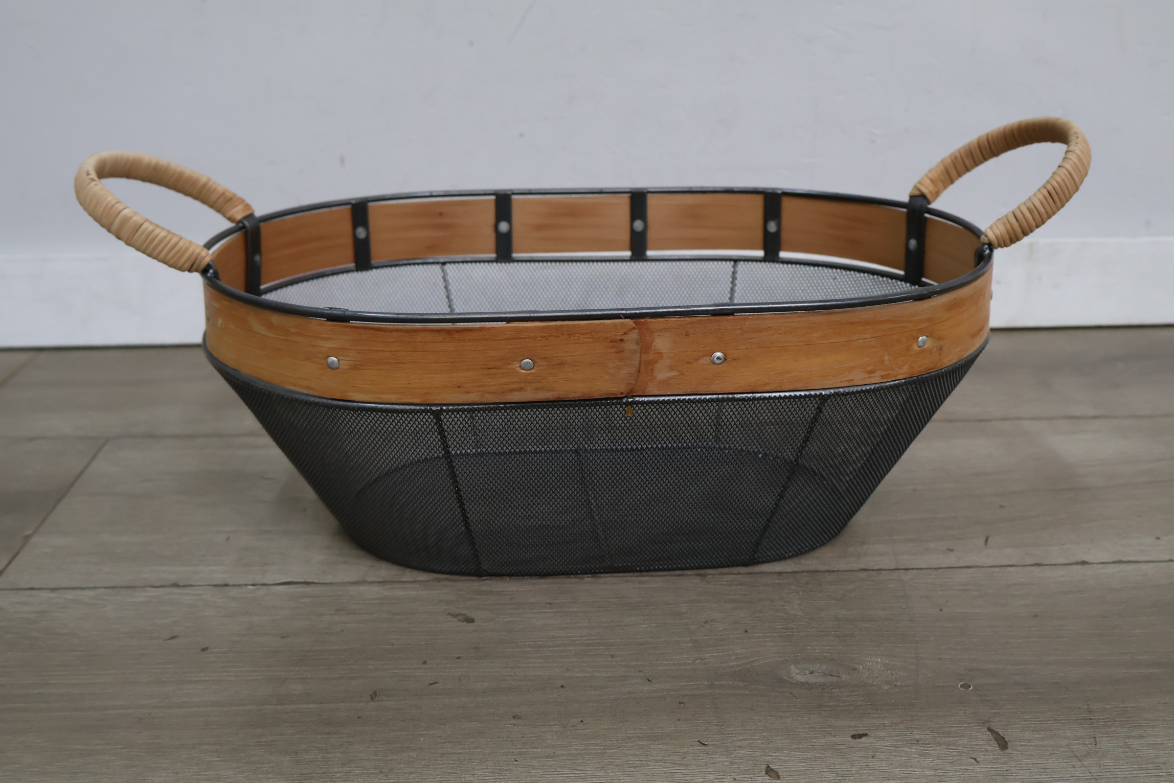 Metalen,houten opbergmand/zeef – foto 4 – kavel bij GSD Auctions, Zoeterwoude