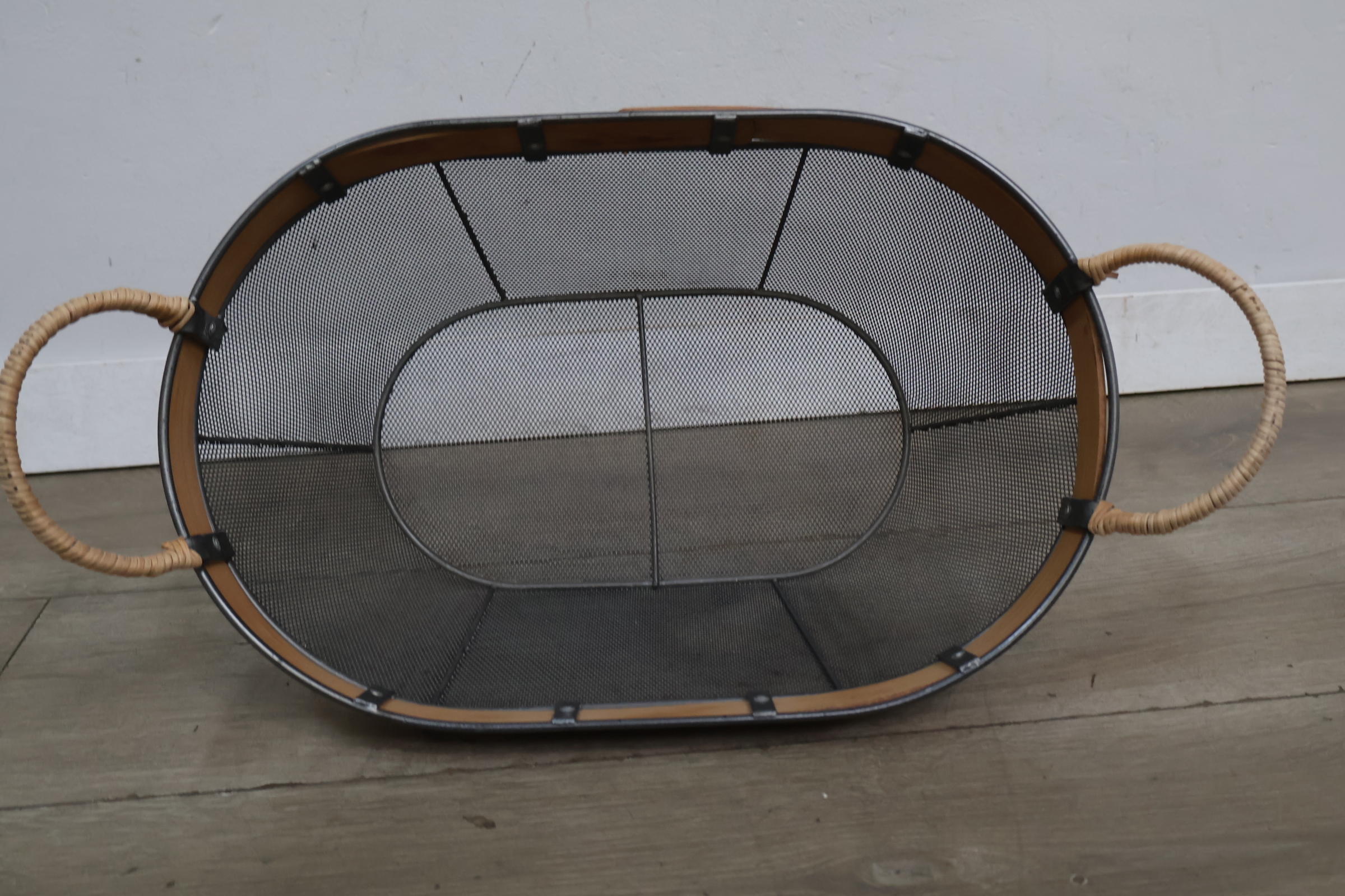 Metalen,houten opbergmand/zeef – foto 8 – kavel bij GSD Auctions, Zoeterwoude