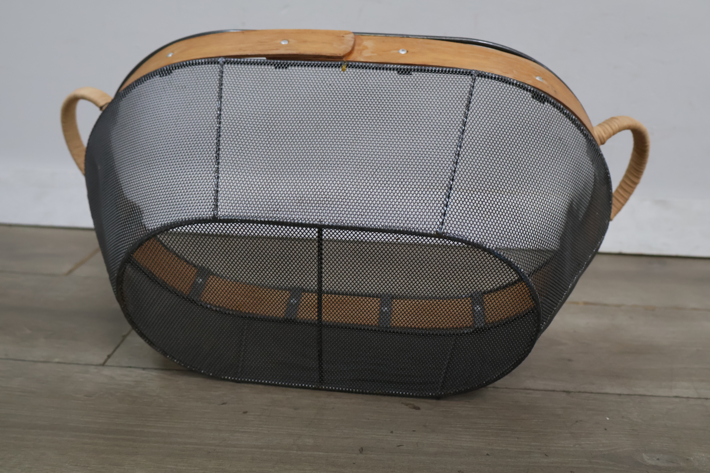 Metalen,houten opbergmand/zeef – foto 10 – kavel bij GSD Auctions, Zoeterwoude
