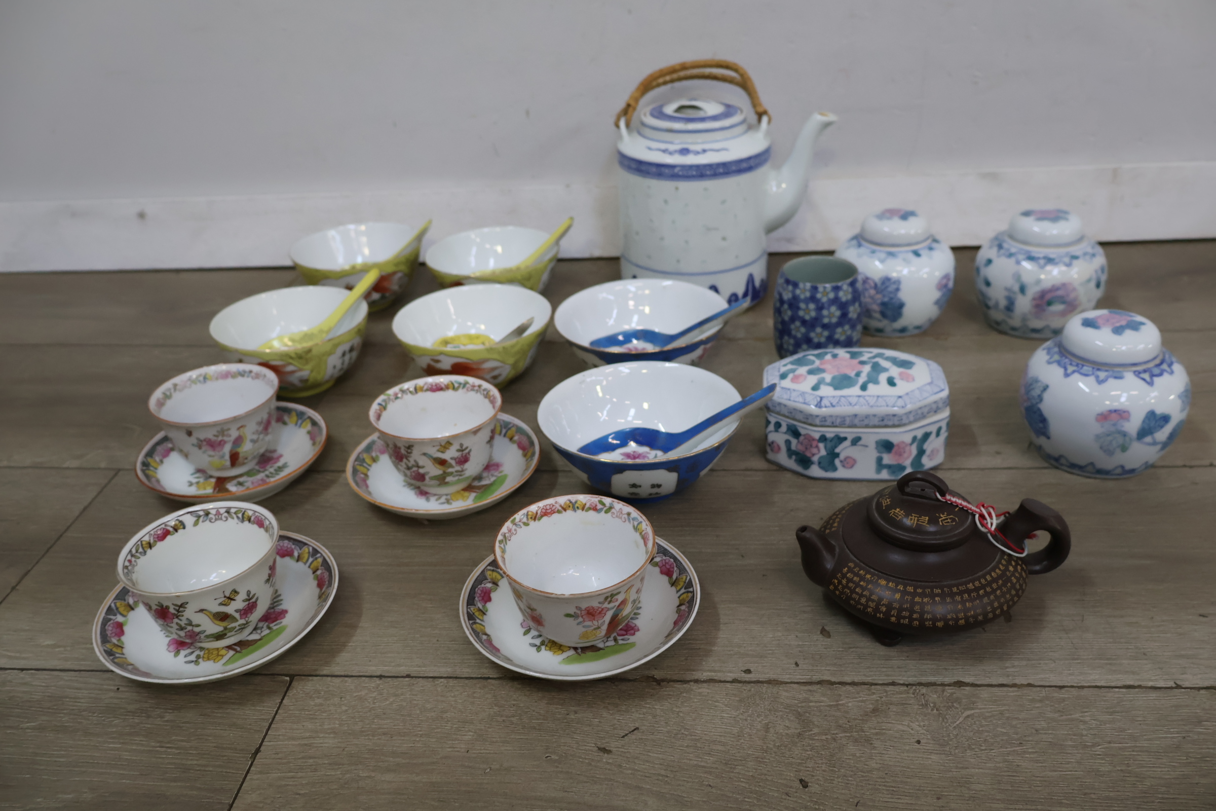 Set porseleinen theeservies en theepotten – foto 3 – kavel bij GSD Auctions, Zoeterwoude