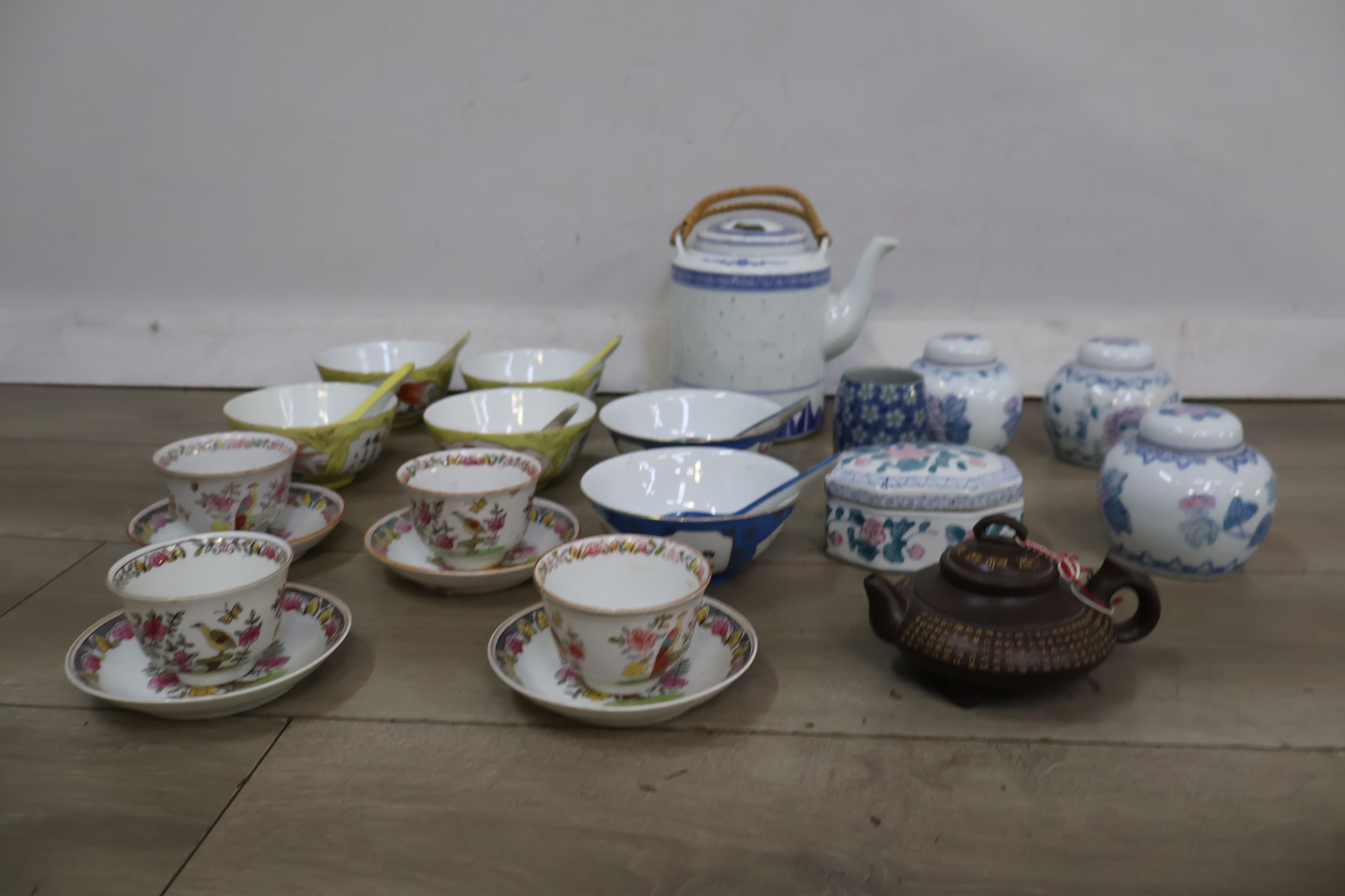 Set porseleinen theeservies en theepotten – foto 4 – kavel bij GSD Auctions, Zoeterwoude