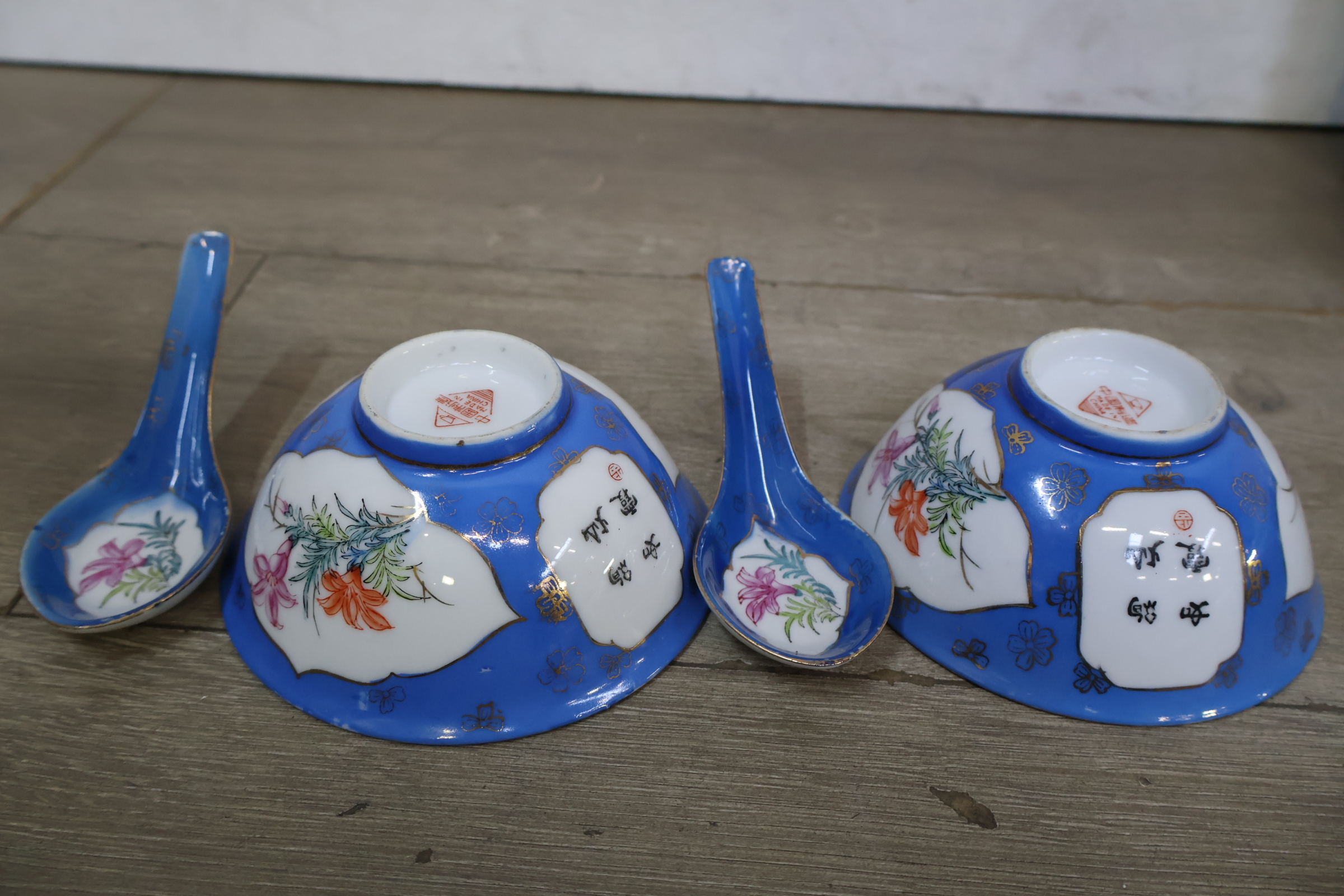 Set porseleinen theeservies en theepotten – foto 8 – kavel bij GSD Auctions, Zoeterwoude