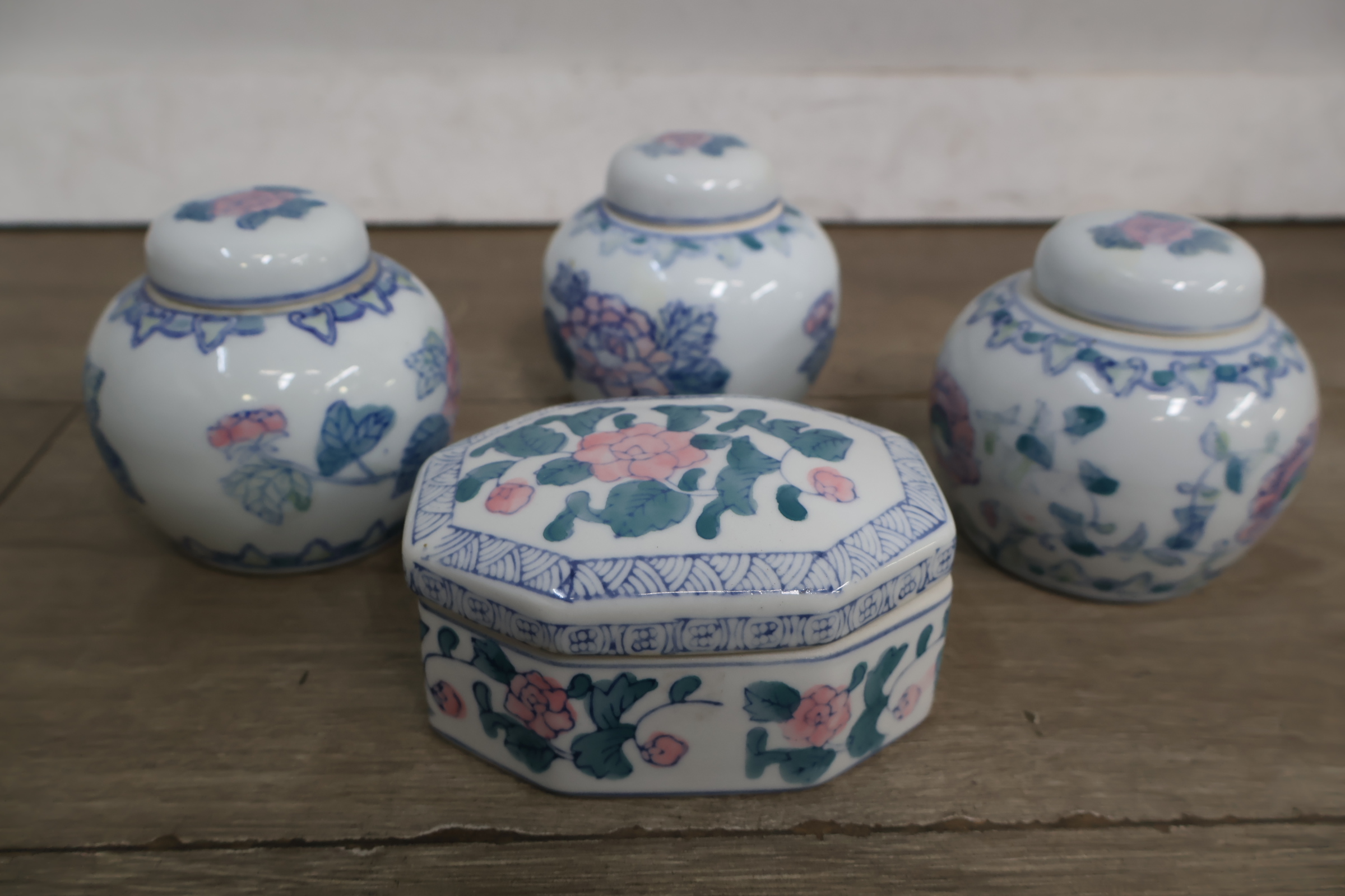 Set porseleinen theeservies en theepotten – foto 10 – kavel bij GSD Auctions, Zoeterwoude