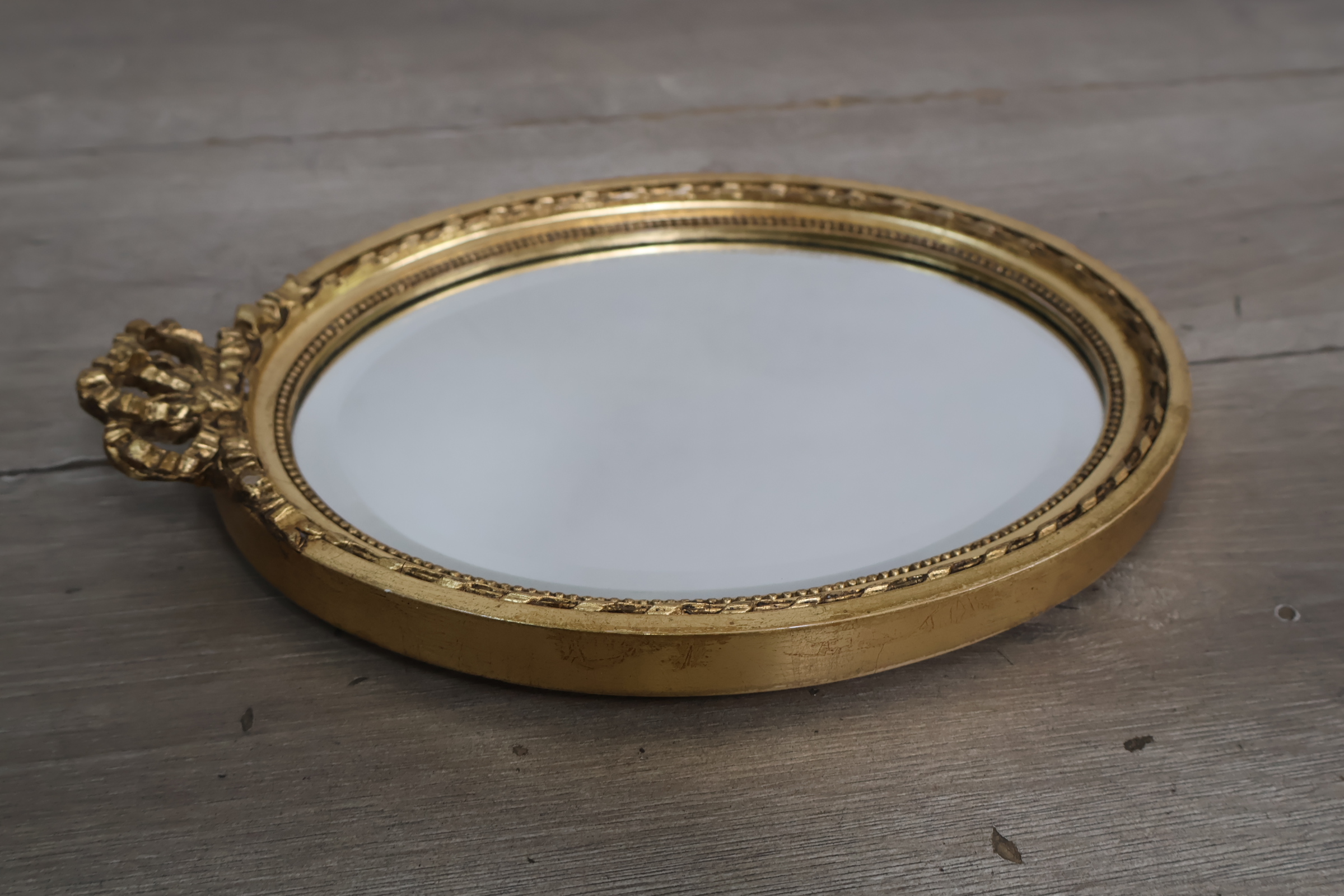 Ovale spiegel met goudkleurige sierlijst – foto 6 – kavel bij GSD Auctions, Zoeterwoude