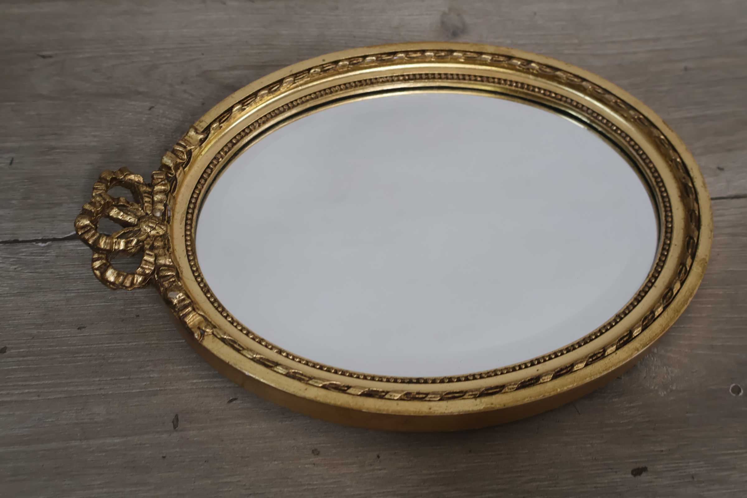 Ovale spiegel met goudkleurige sierlijst – foto 7 – kavel bij GSD Auctions, Zoeterwoude