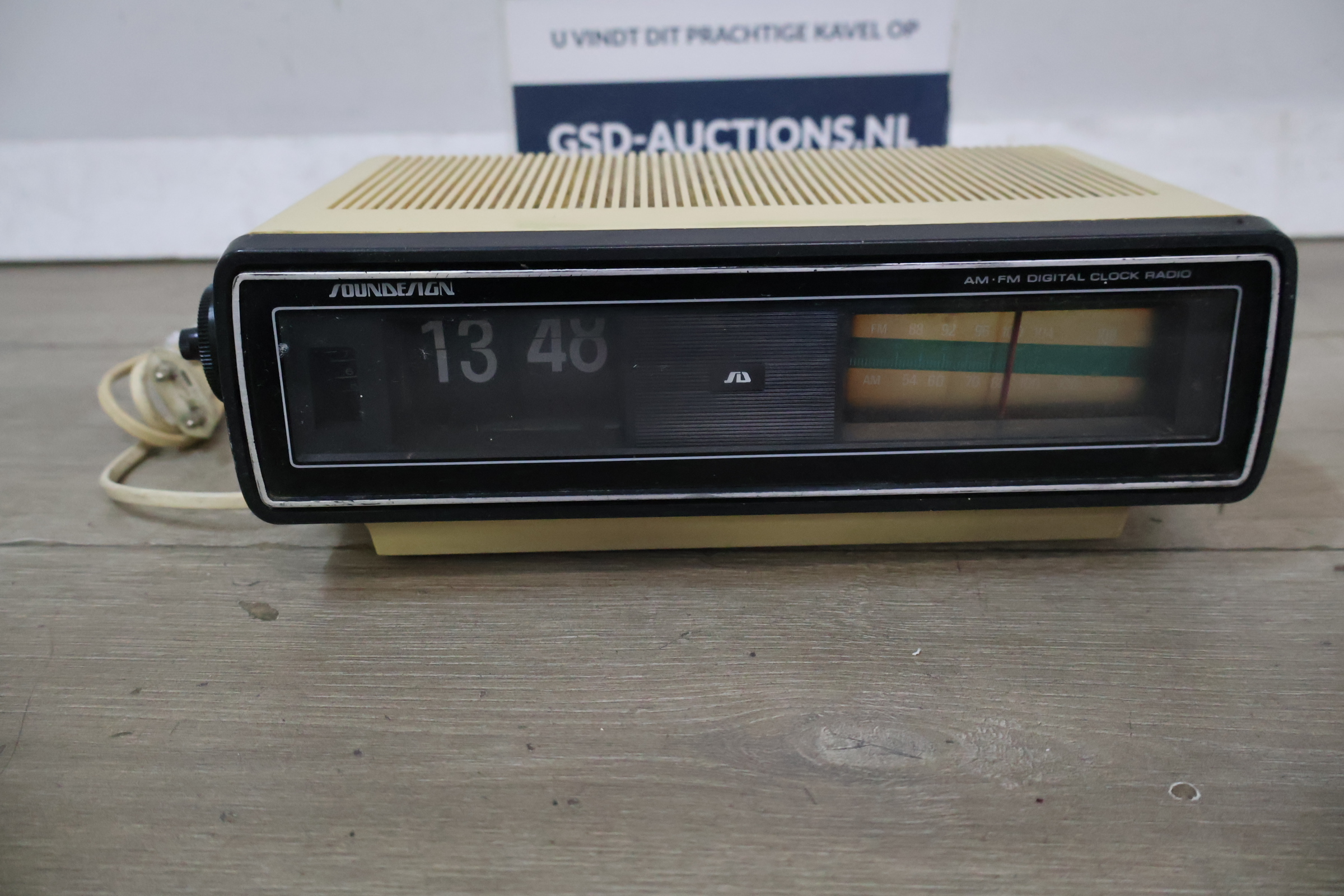 Vintage Soundesign AM/FM digitale klokradio – kavel bij GSD Auctions, Zoeterwoude