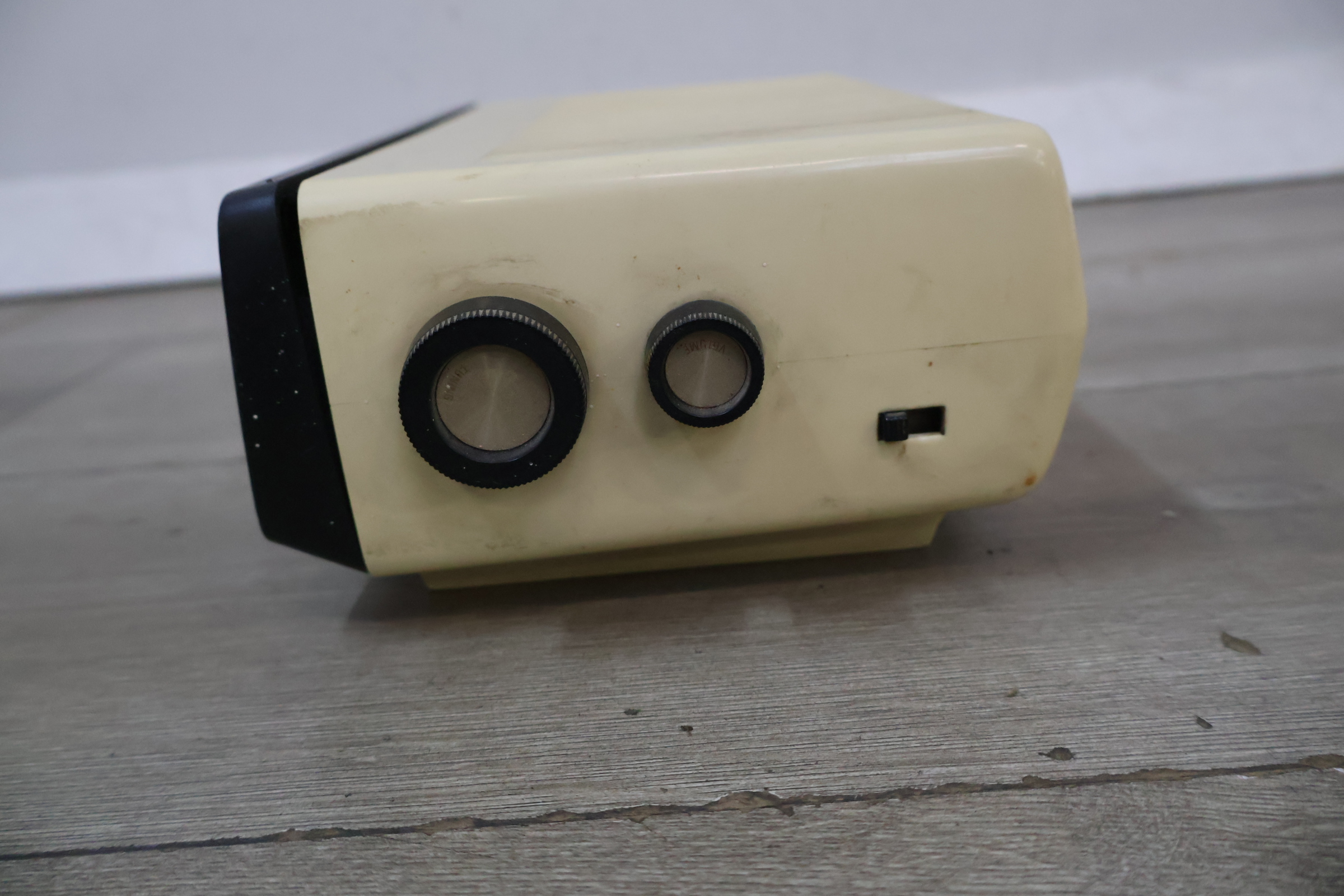 Vintage Soundesign AM/FM digitale klokradio – foto 8 – kavel bij GSD Auctions, Zoeterwoude