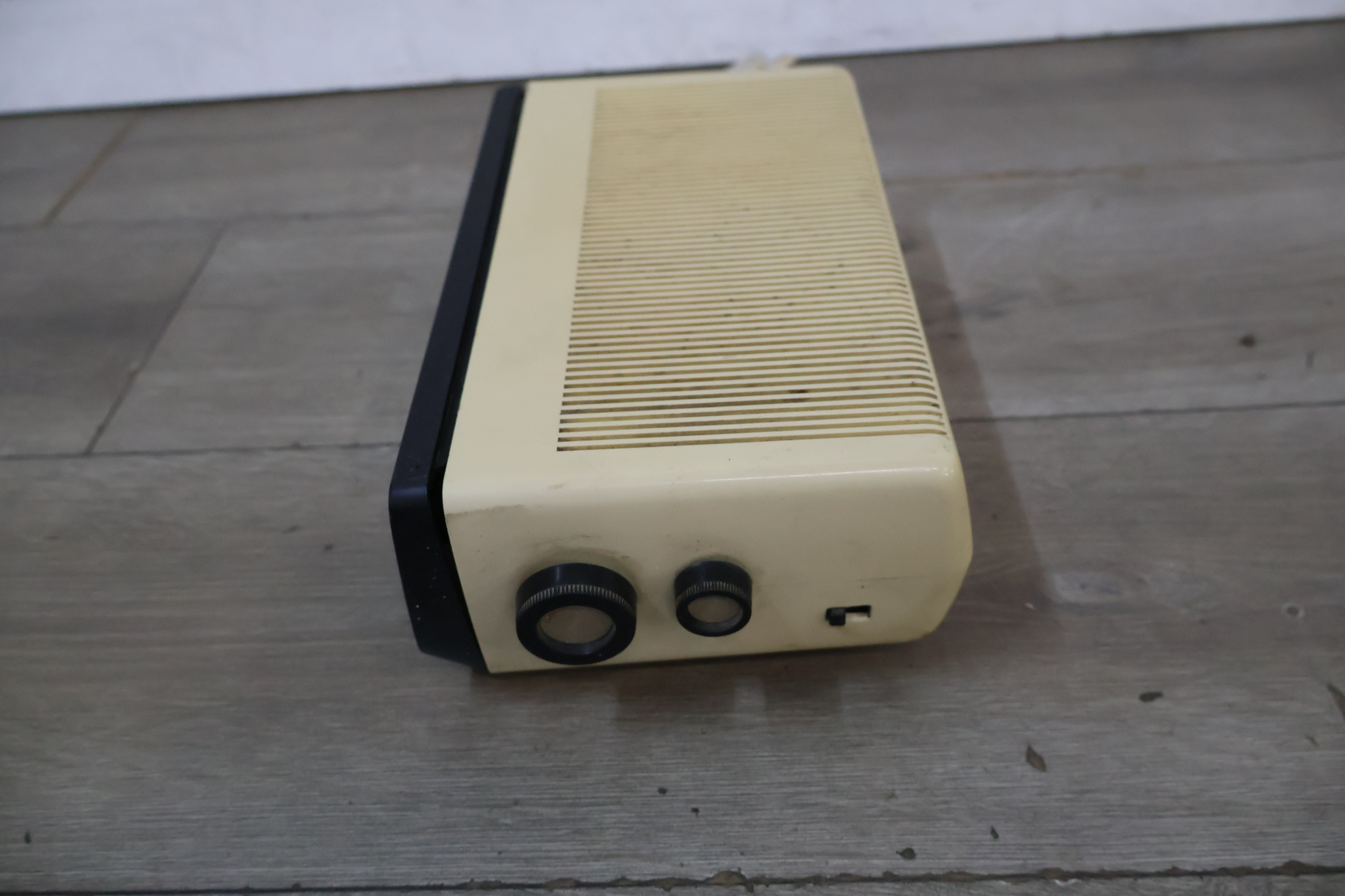 Vintage Soundesign AM/FM digitale klokradio – foto 9 – kavel bij GSD Auctions, Zoeterwoude