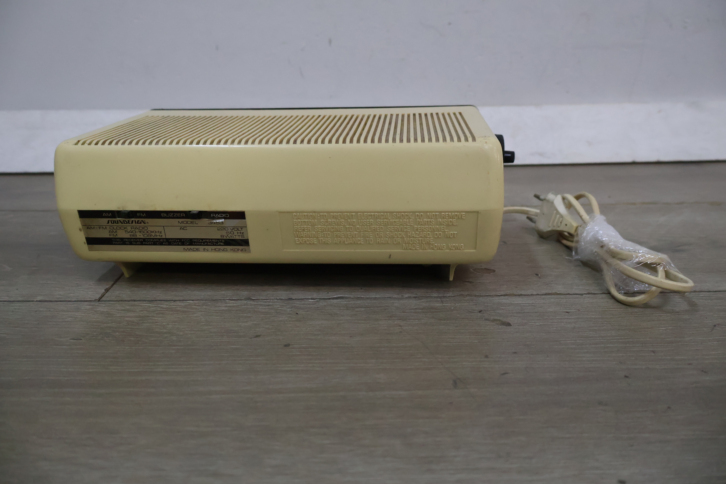 Vintage Soundesign AM/FM digitale klokradio – foto 10 – kavel bij GSD Auctions, Zoeterwoude