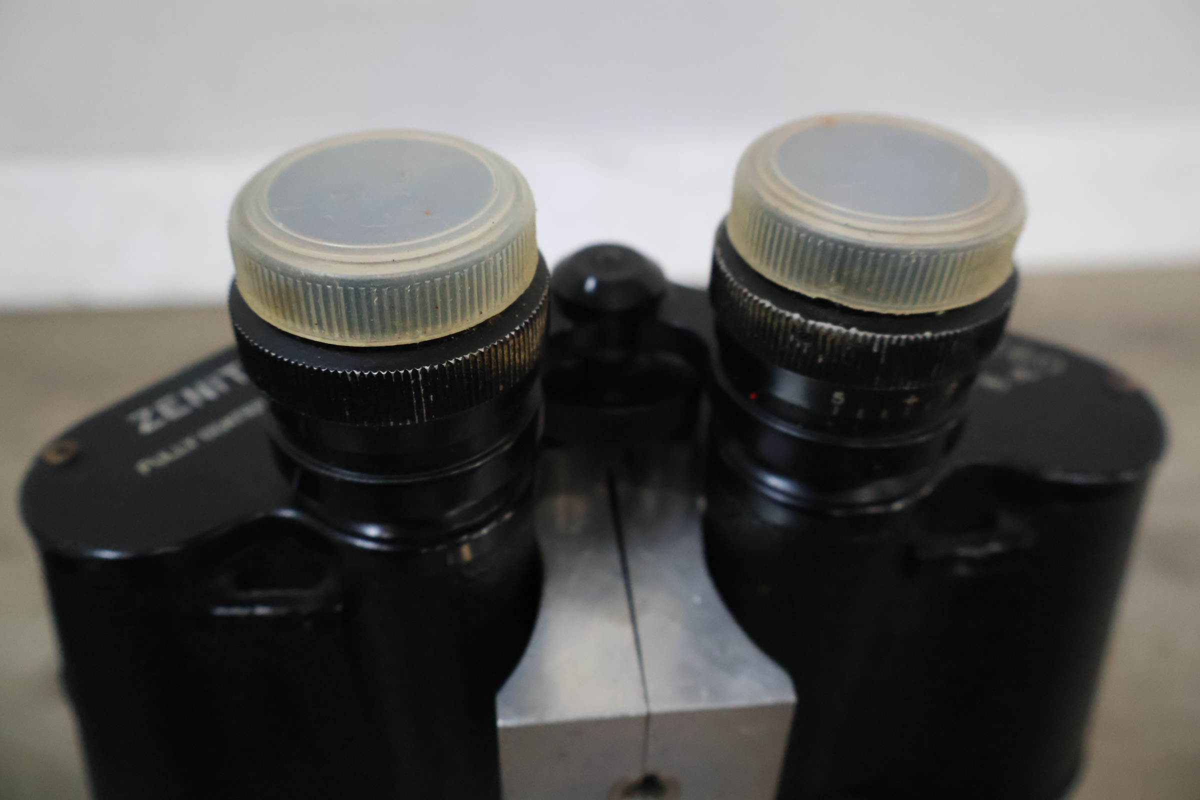 Verrekijker met bruine opbergkoffer – foto 5 – kavel bij GSD Auctions, Zoeterwoude
