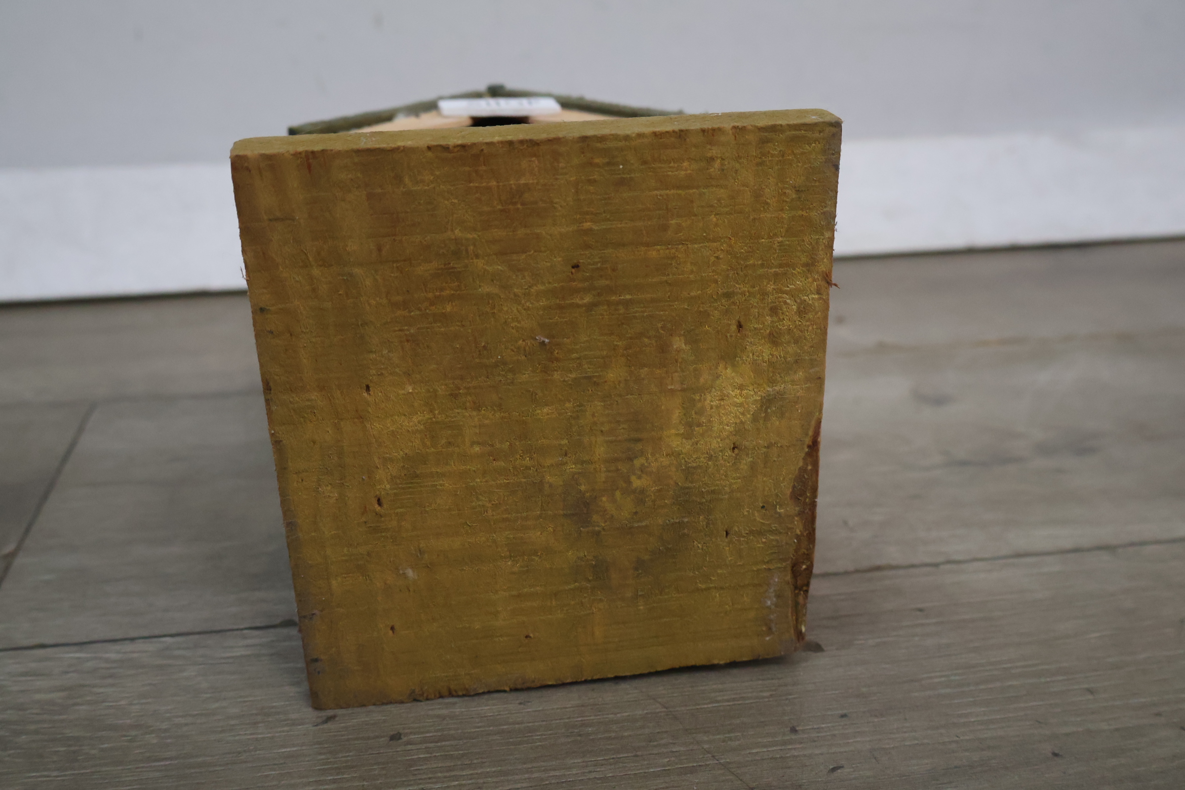 Houten vogelhuisje met 'SHOP' bordje – foto 7 – kavel bij GSD Auctions, Zoeterwoude