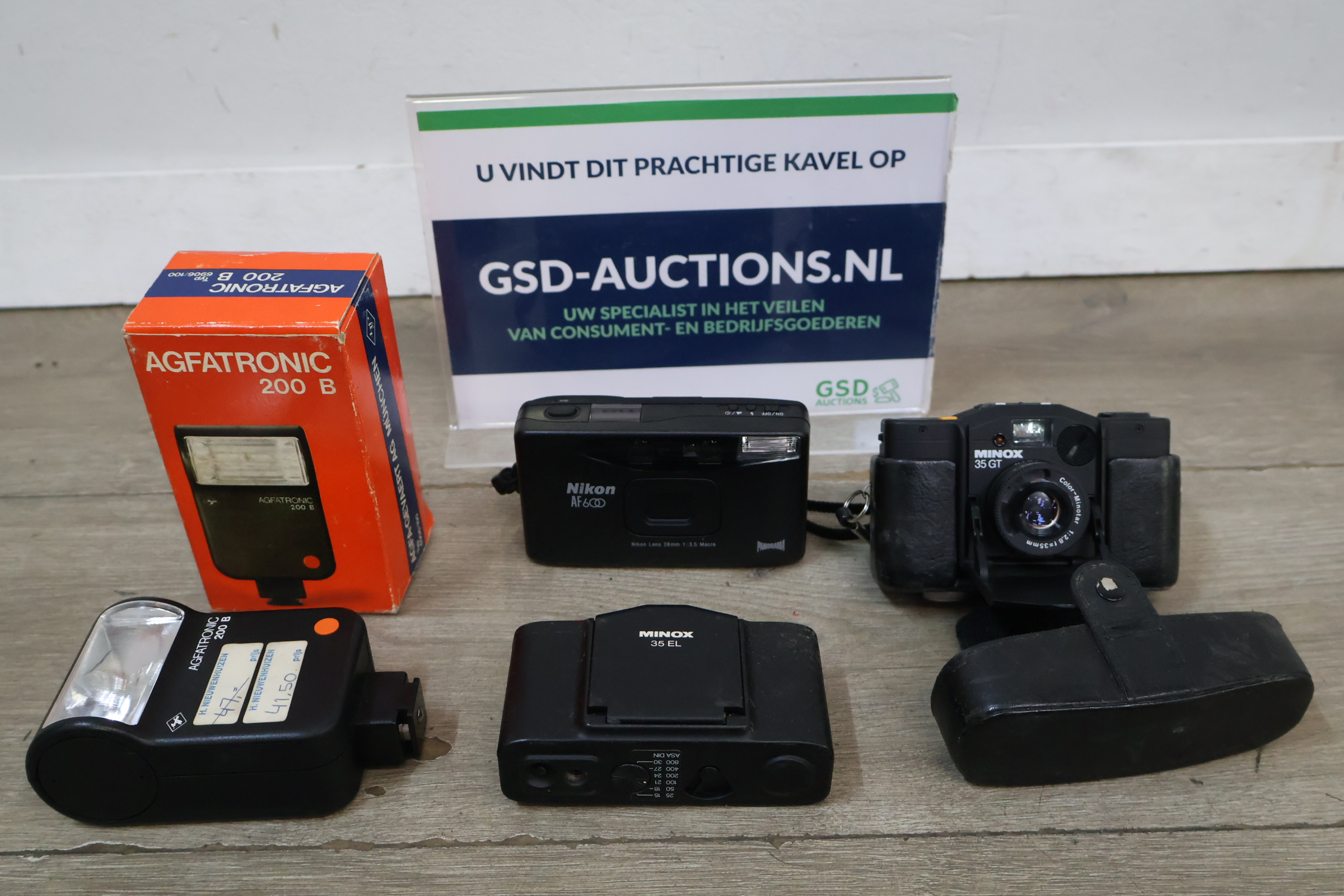 Minox 35 GT, Minox 35 EL camera's &Agfatronic 200 B flitser – kavel bij GSD Auctions, Zoeterwoude
