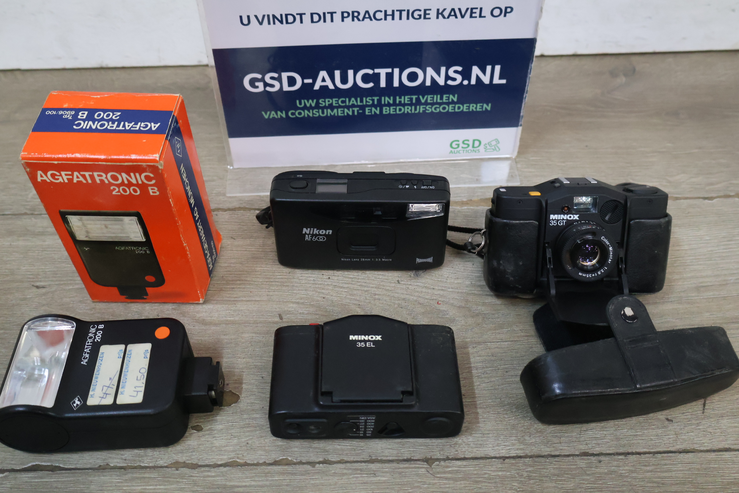 Minox 35 GT, Minox 35 EL camera's &Agfatronic 200 B flitser – foto 2 – kavel bij GSD Auctions, Zoeterwoude