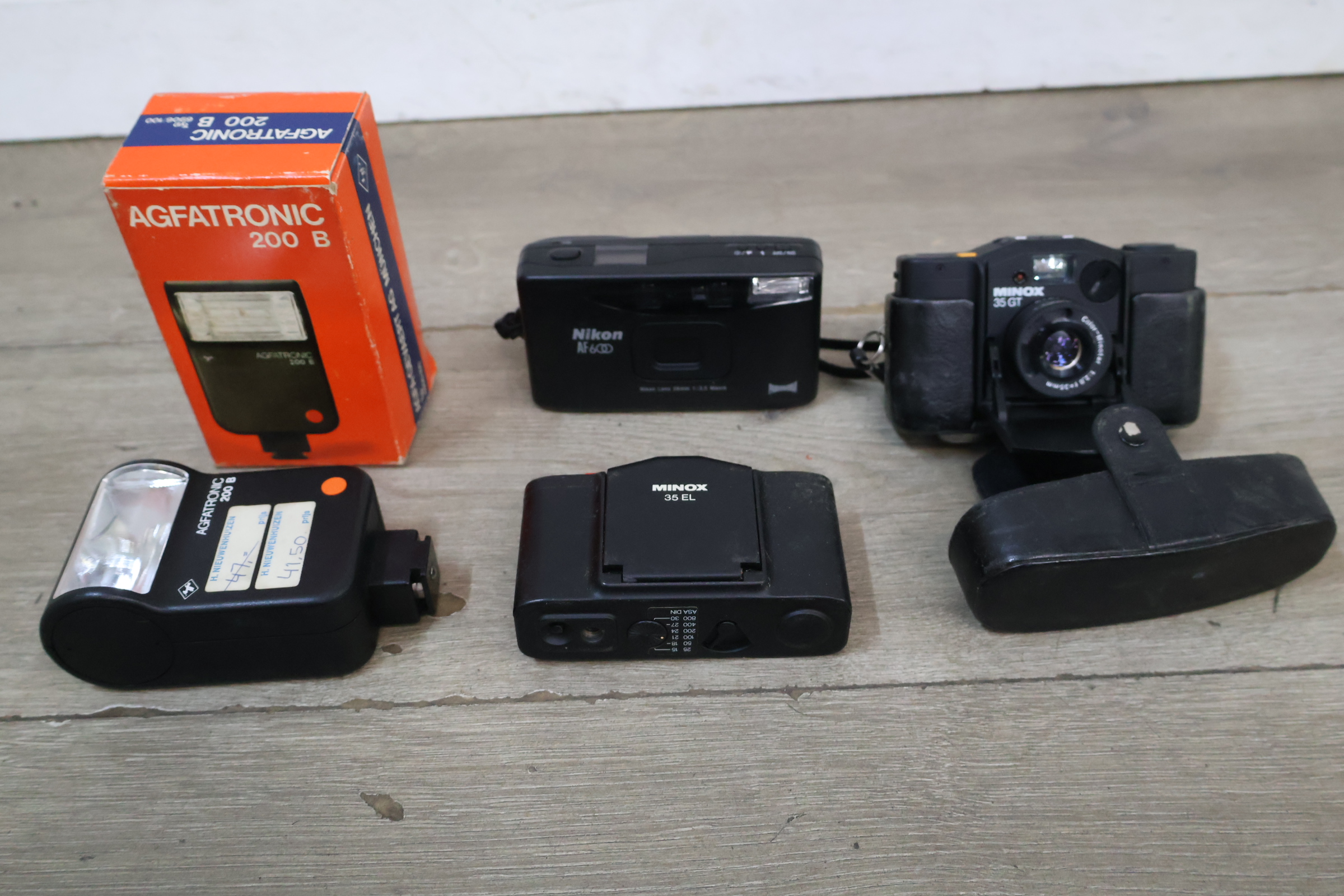Minox 35 GT, Minox 35 EL camera's &Agfatronic 200 B flitser – foto 3 – kavel bij GSD Auctions, Zoeterwoude