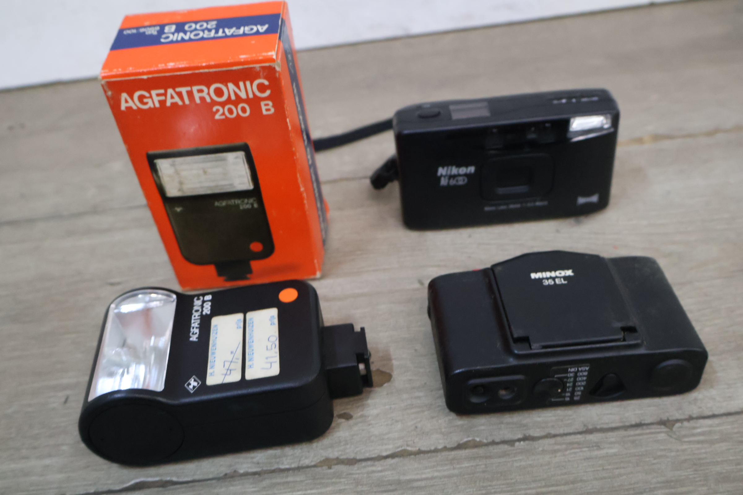 Minox 35 GT, Minox 35 EL camera's &Agfatronic 200 B flitser – foto 7 – kavel bij GSD Auctions, Zoeterwoude