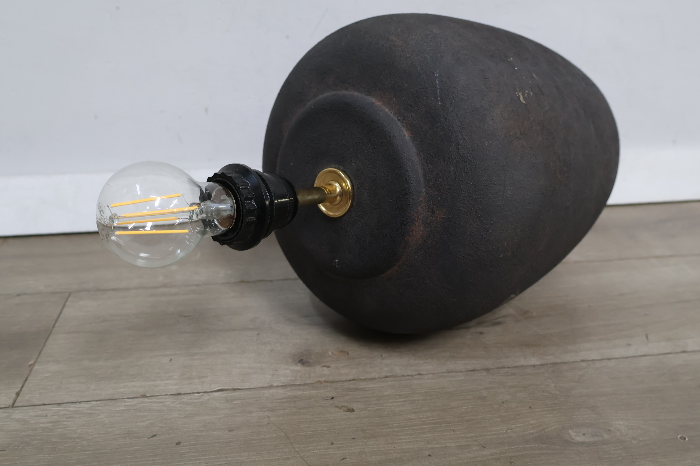Zwarte tafellamp zonder kap – foto 9 – kavel bij GSD Auctions, Zoeterwoude