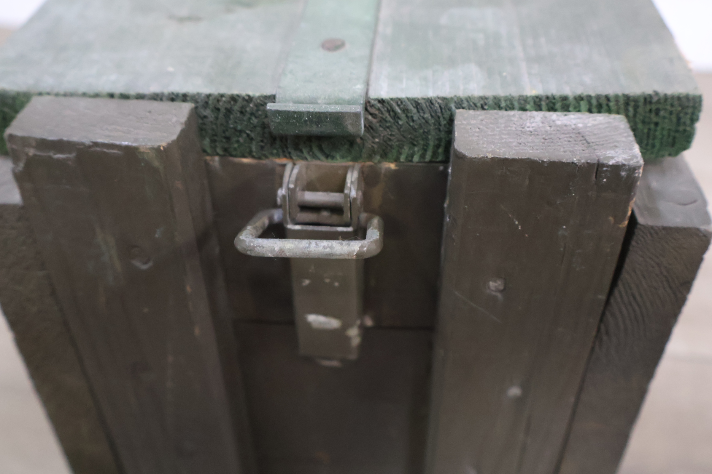 Militaire houten kist met groen touw handvat – foto 6 – kavel bij GSD Auctions, Zoeterwoude