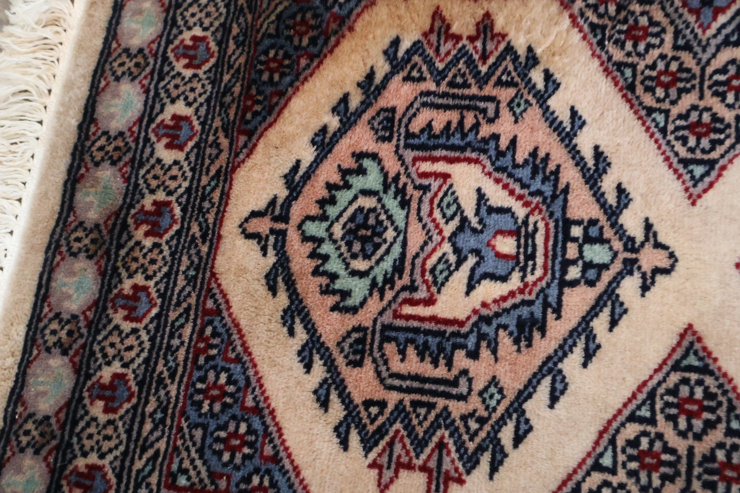 Set van 3 kleine tafelkleden met franjes – foto 9 – kavel bij GSD Auctions, Zoeterwoude