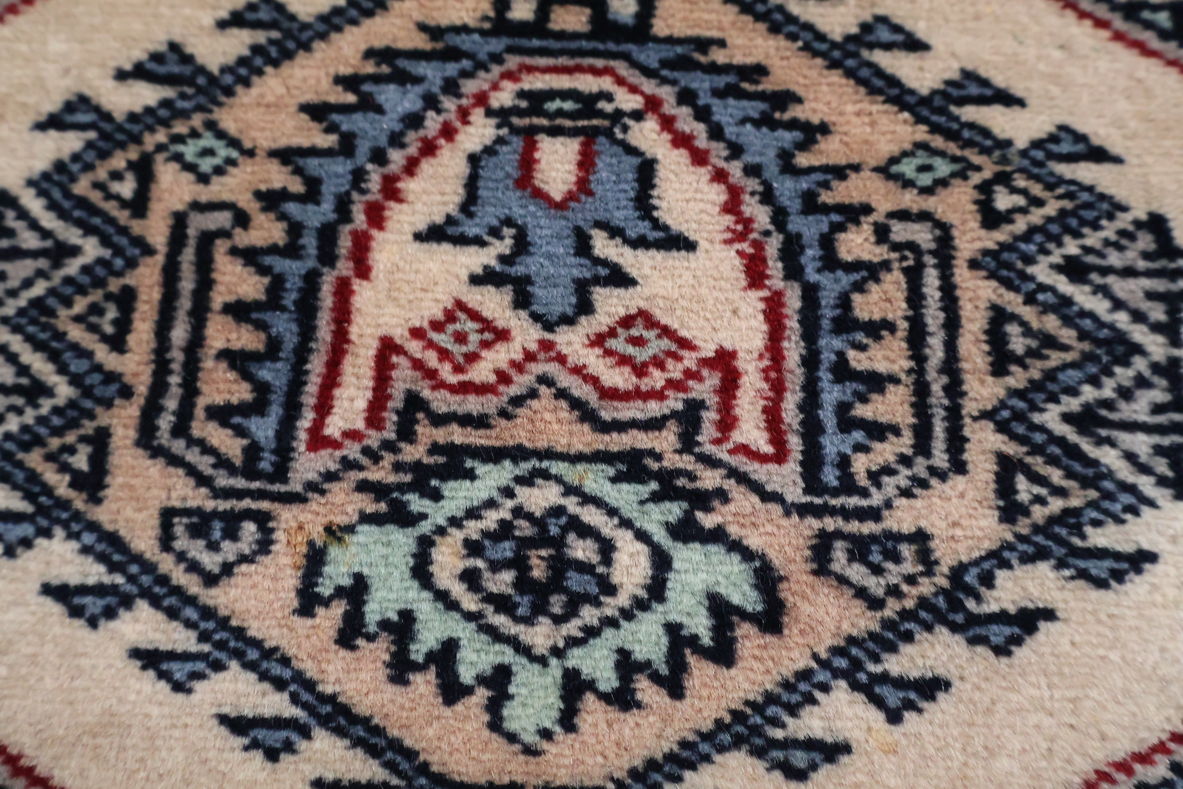 Set van 3 kleine tafelkleden met franjes – foto 10 – kavel bij GSD Auctions, Zoeterwoude