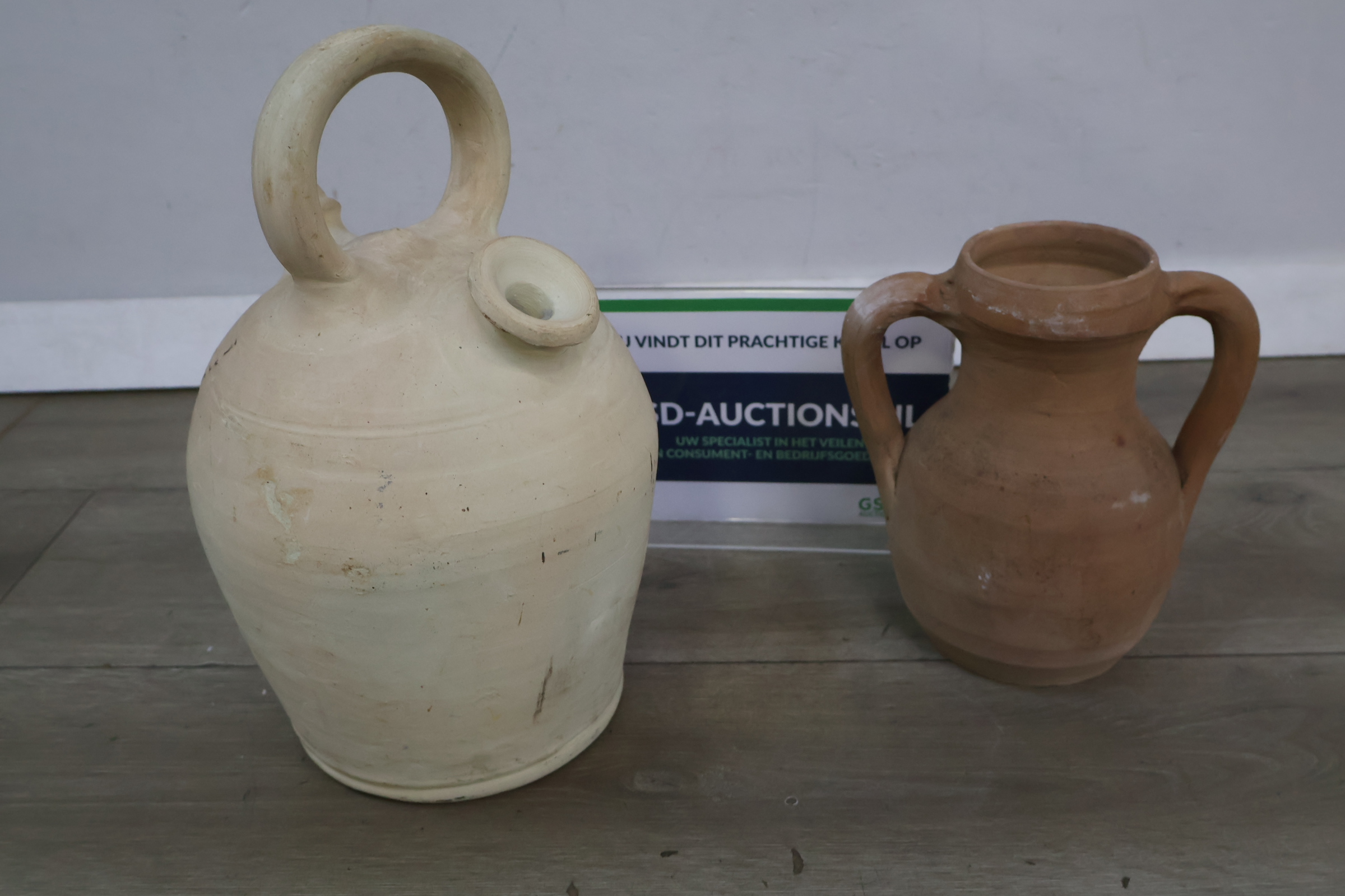 Set van twee keramische kannen – foto 2 – kavel bij GSD Auctions, Zoeterwoude