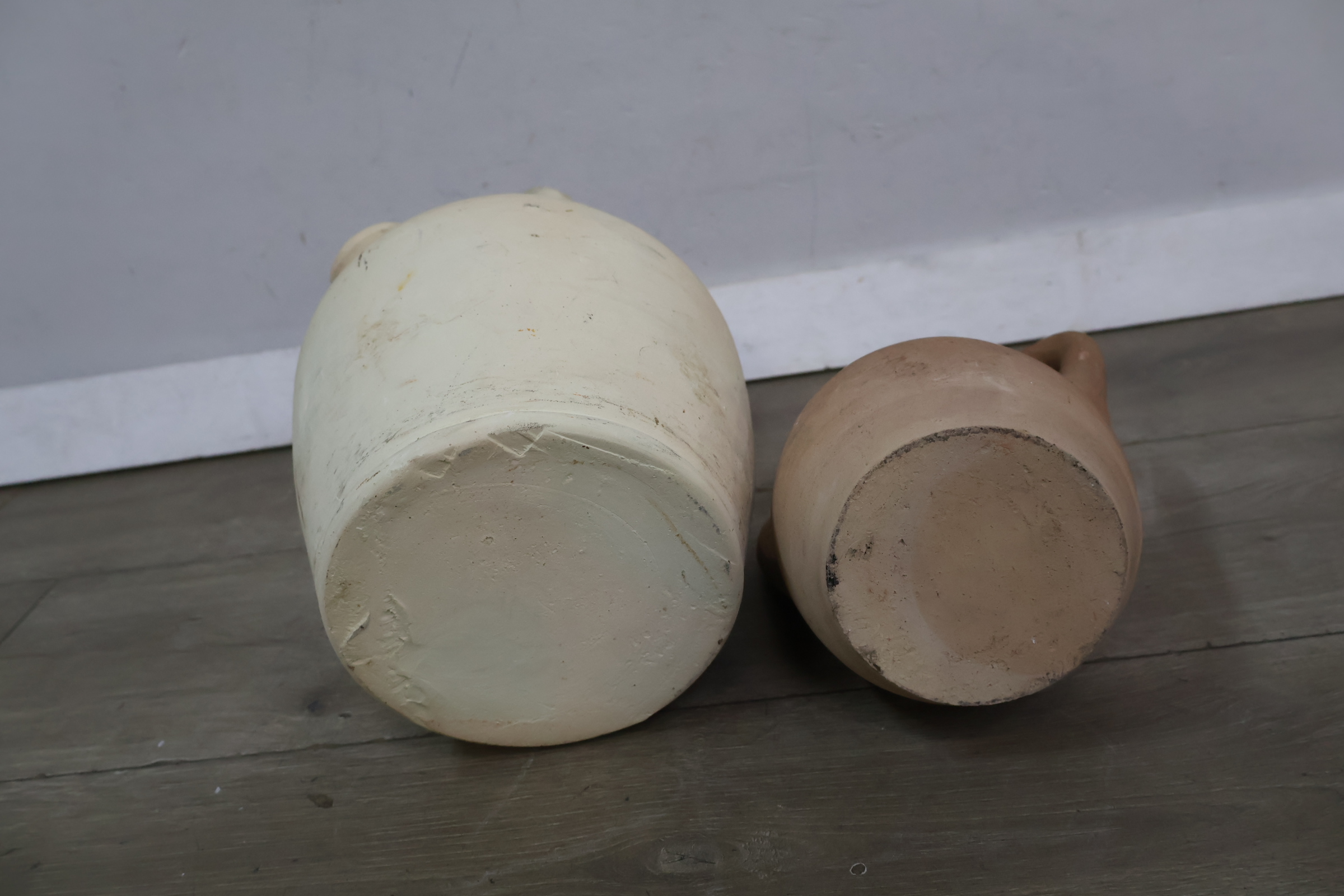 Set van twee keramische kannen – foto 8 – kavel bij GSD Auctions, Zoeterwoude
