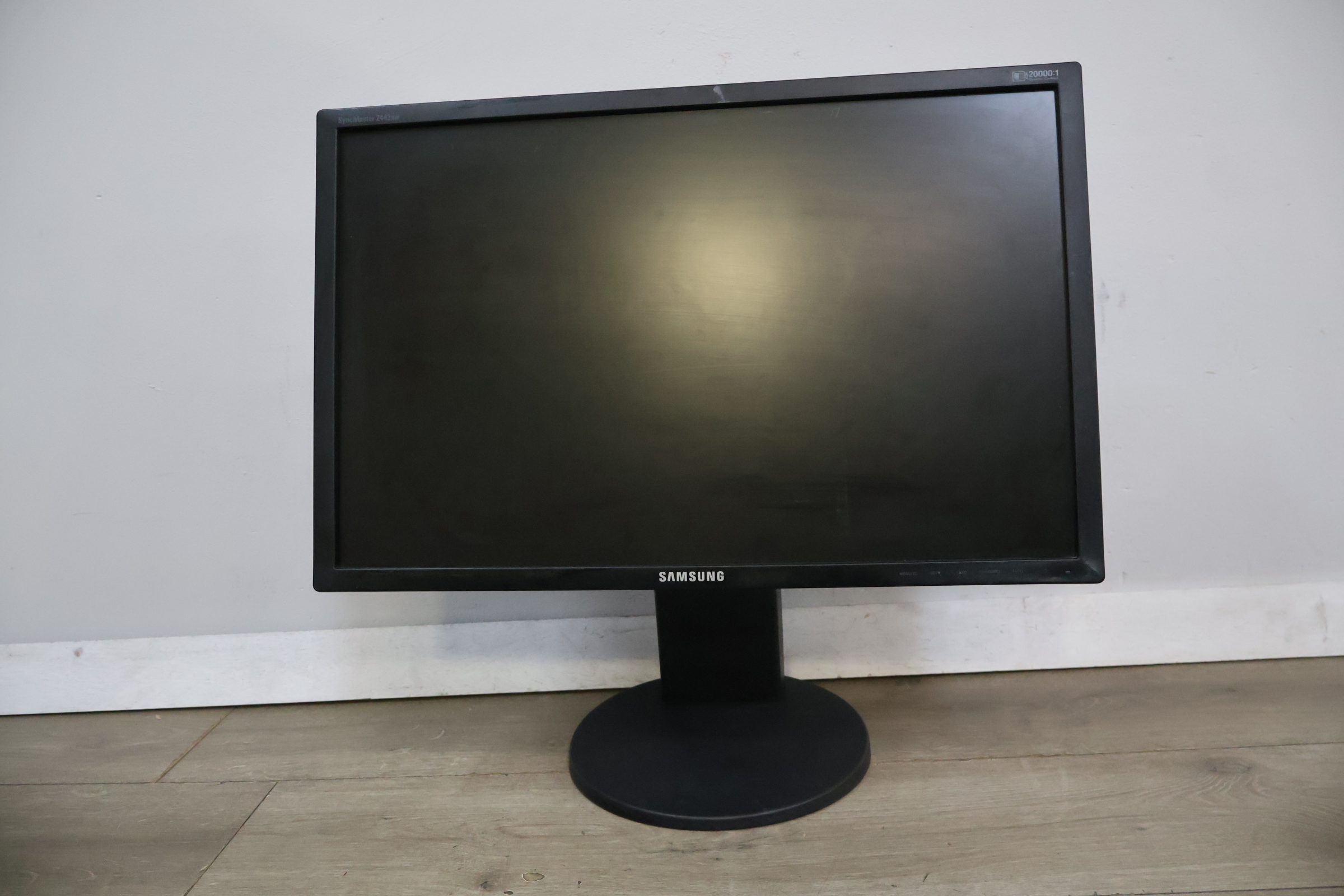 Samsung SyncMaster 2433BW computer monitor – foto 3 – kavel bij GSD Auctions, Zoeterwoude