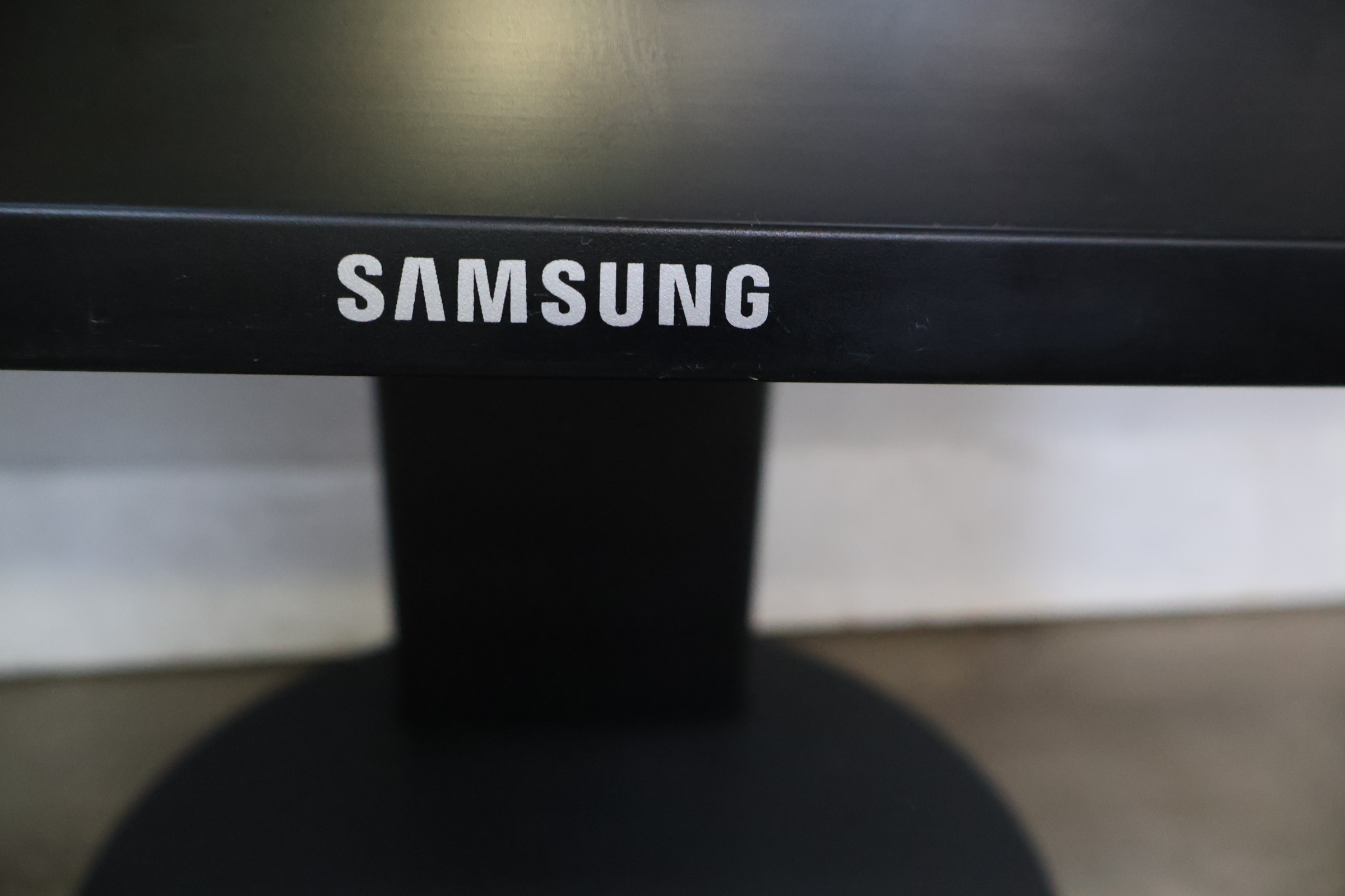 Samsung SyncMaster 2433BW computer monitor – foto 6 – kavel bij GSD Auctions, Zoeterwoude
