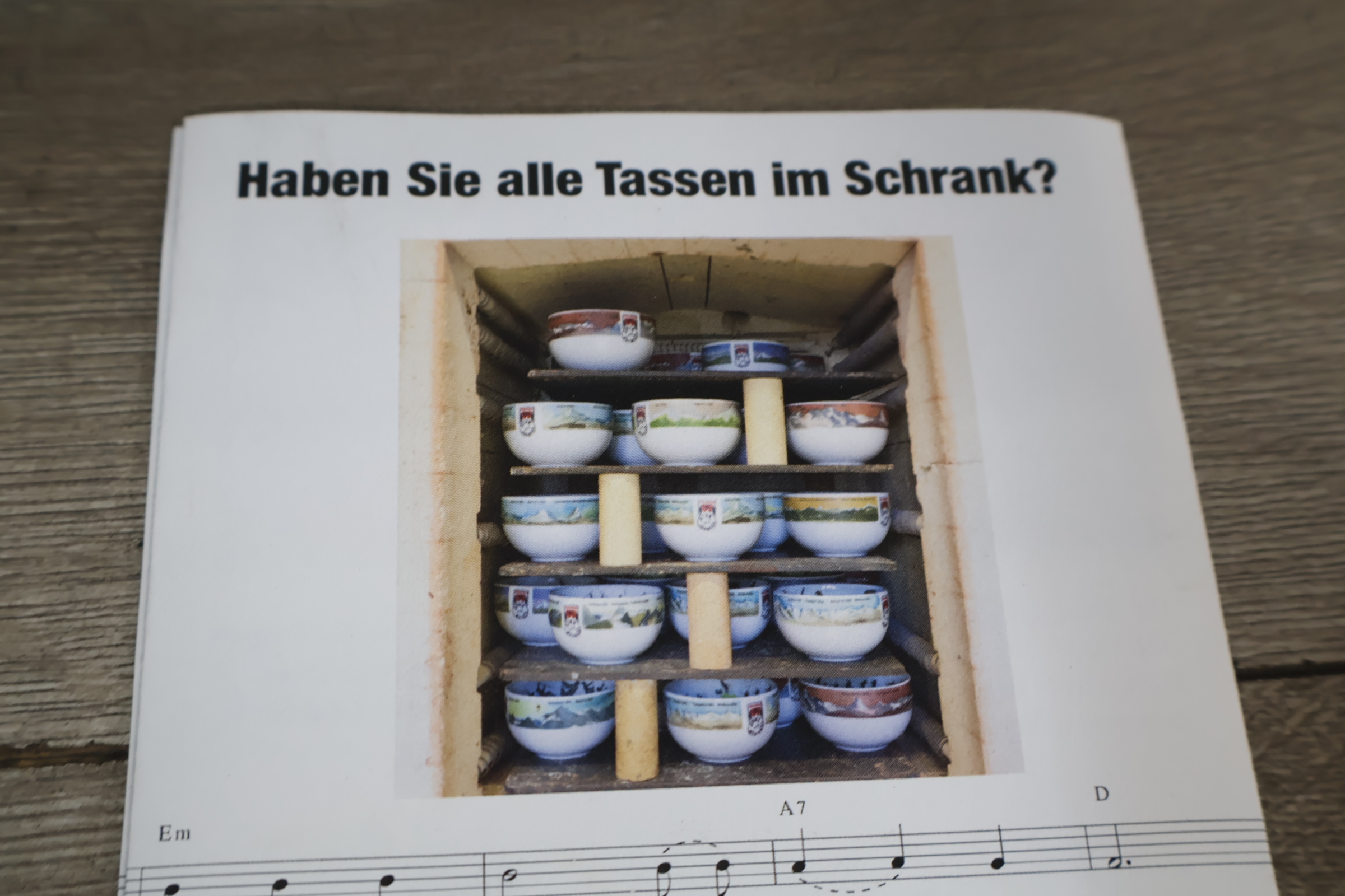 Set sierkommen en houten kalender – foto 5 – kavel bij GSD Auctions, Zoeterwoude