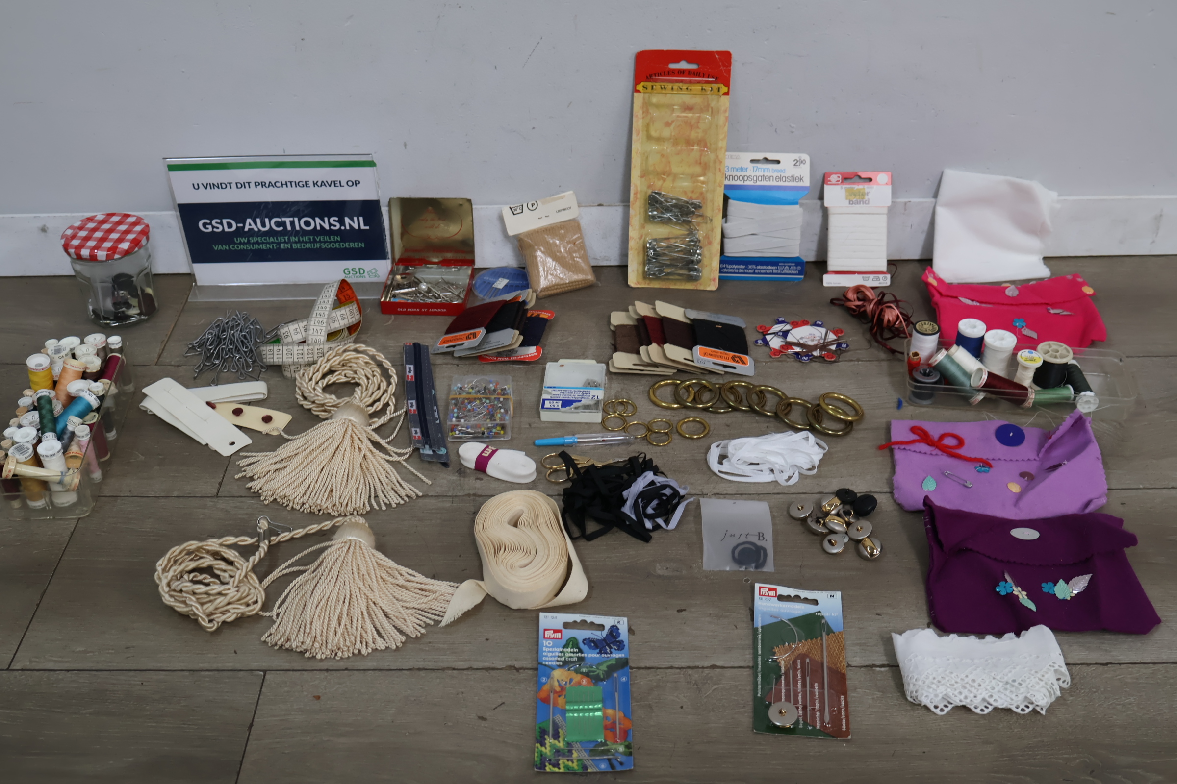 Assortiment Naaibenodigdheden en Accessoires – foto 2 – kavel bij GSD Auctions, Zoeterwoude