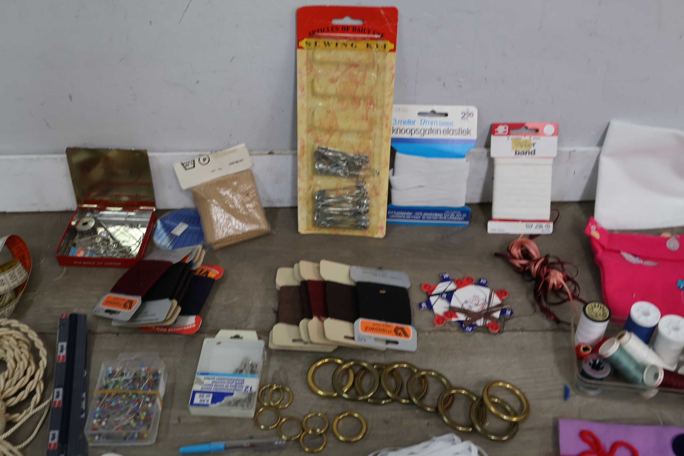 Assortiment Naaibenodigdheden en Accessoires – foto 4 – kavel bij GSD Auctions, Zoeterwoude
