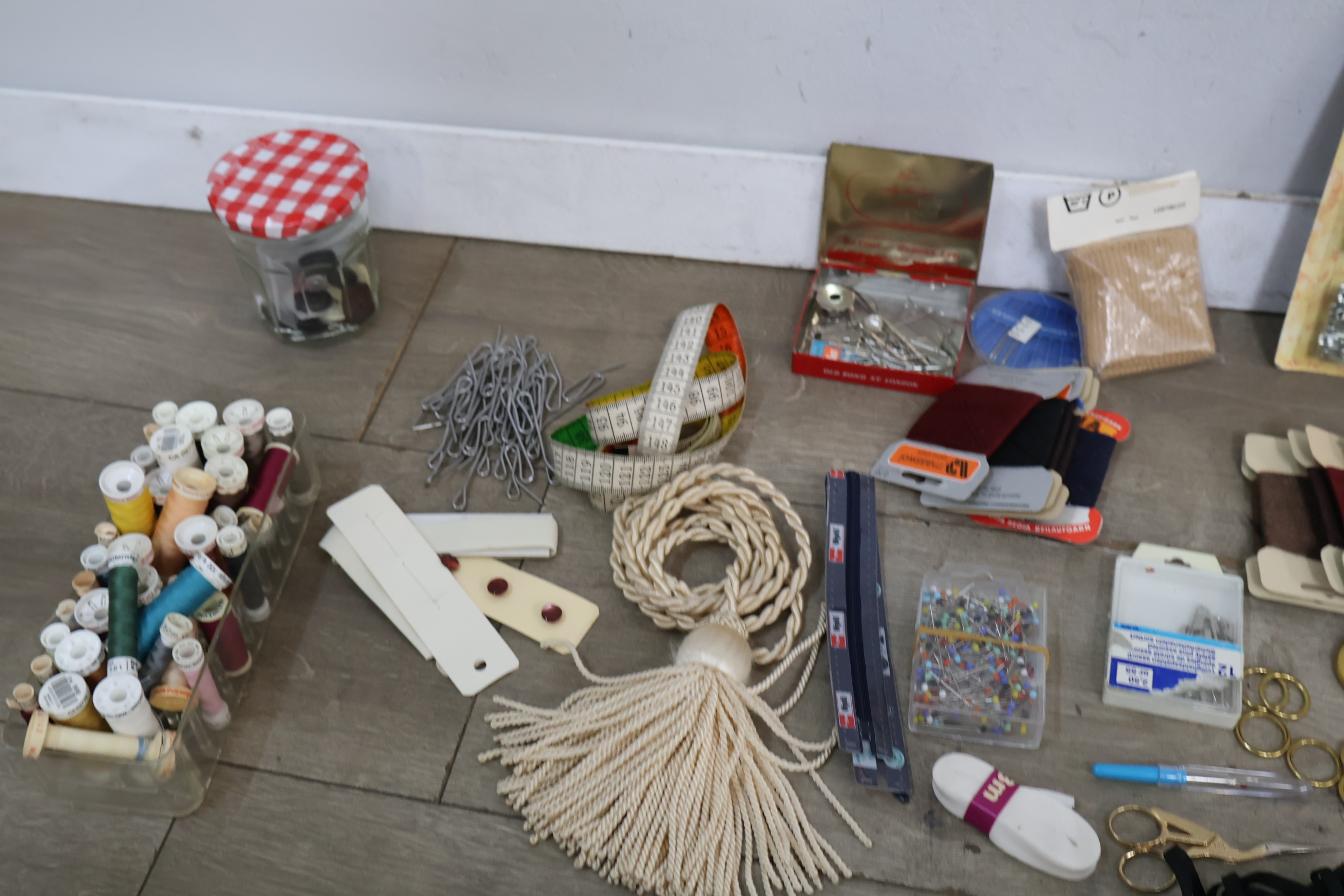 Assortiment Naaibenodigdheden en Accessoires – foto 5 – kavel bij GSD Auctions, Zoeterwoude