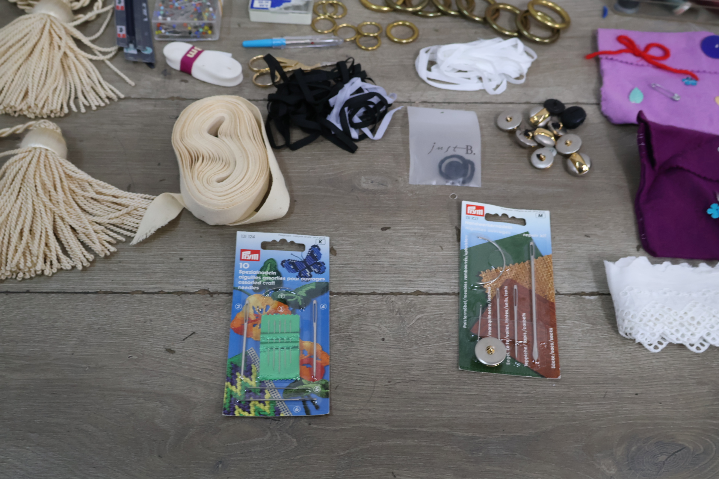 Assortiment Naaibenodigdheden en Accessoires – foto 8 – kavel bij GSD Auctions, Zoeterwoude