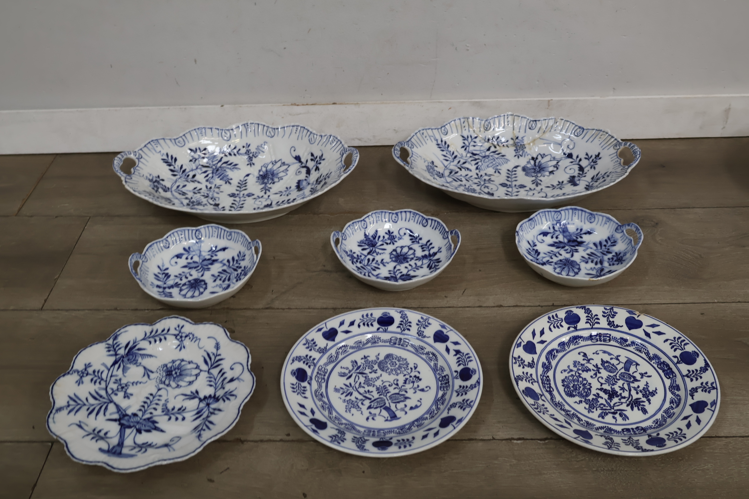 Serviesset blauw witte porseleinen borden en schalen – foto 4 – kavel bij GSD Auctions, Zoeterwoude