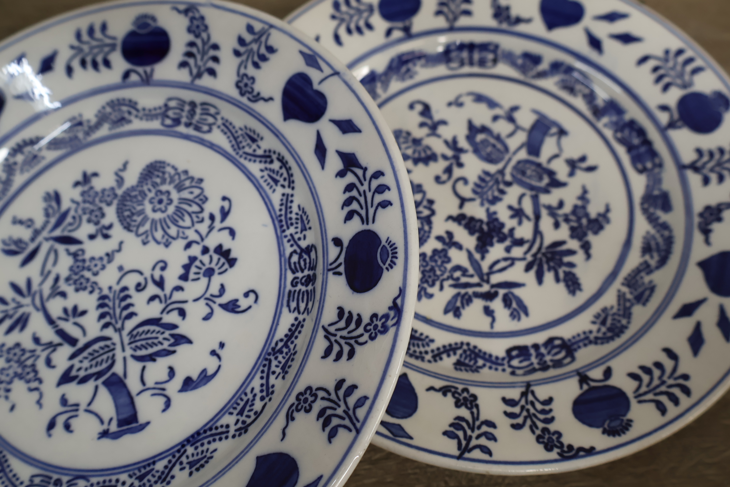 Serviesset blauw witte porseleinen borden en schalen – foto 6 – kavel bij GSD Auctions, Zoeterwoude