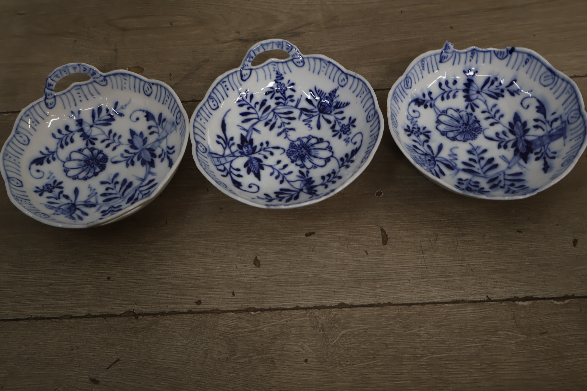 Serviesset blauw witte porseleinen borden en schalen – foto 9 – kavel bij GSD Auctions, Zoeterwoude
