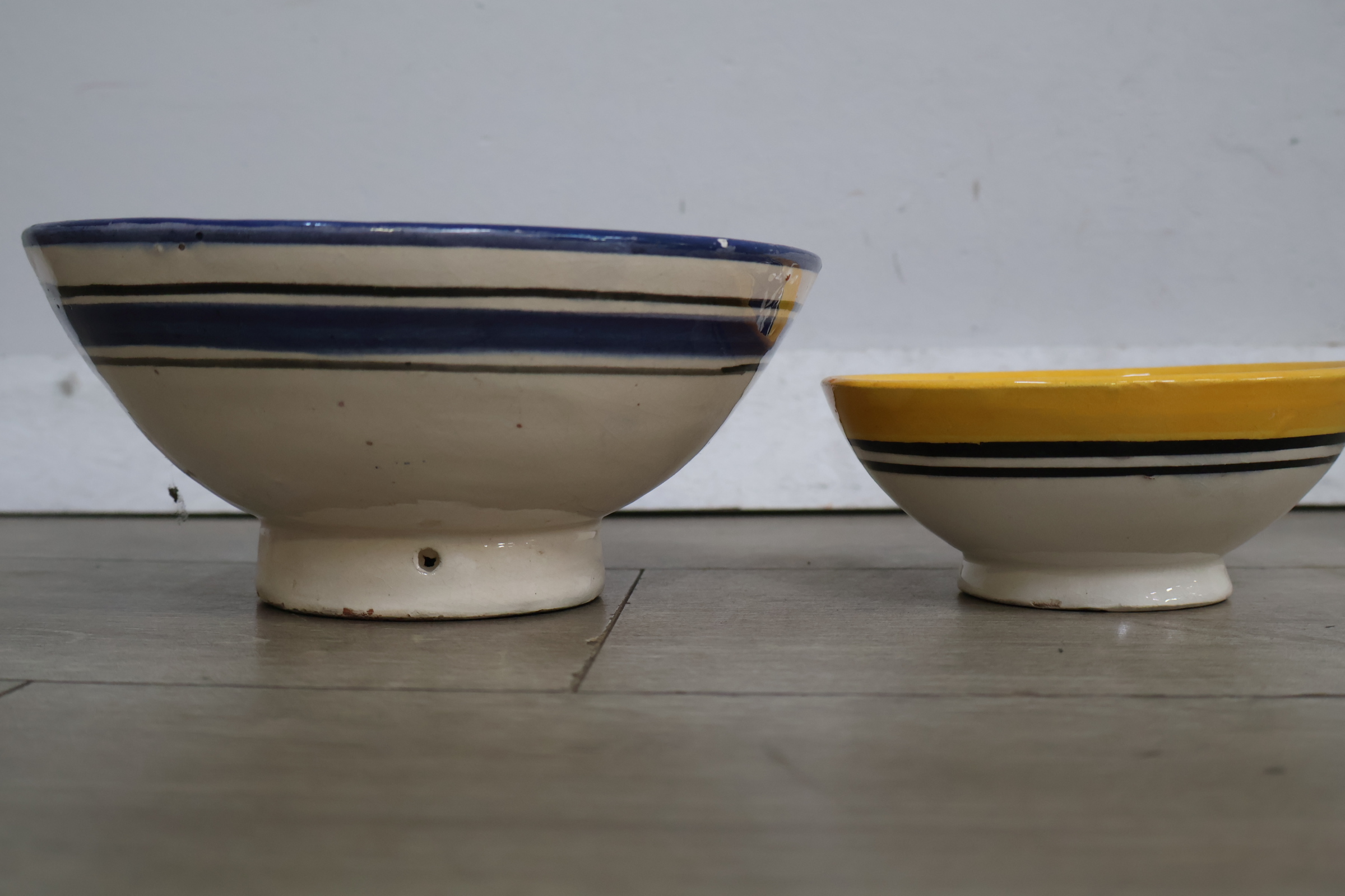 Set van drie keramische kommen en kan – foto 6 – kavel bij GSD Auctions, Zoeterwoude