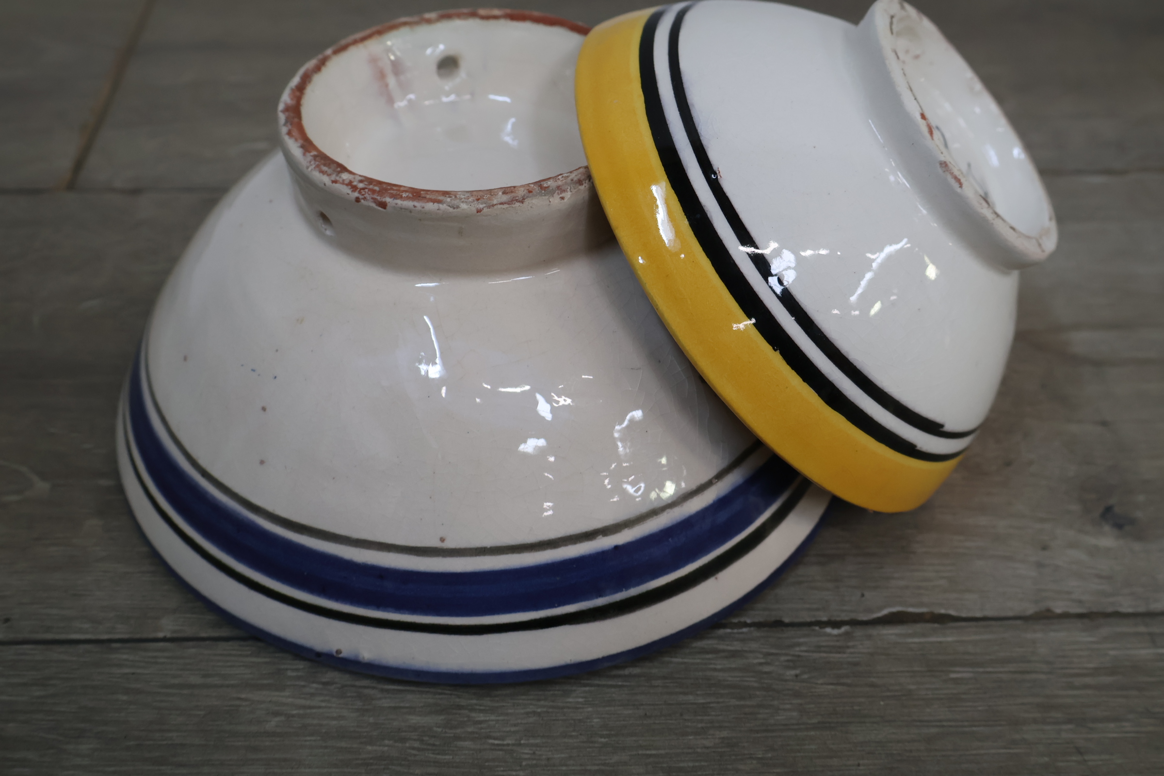 Set van drie keramische kommen en kan – foto 7 – kavel bij GSD Auctions, Zoeterwoude